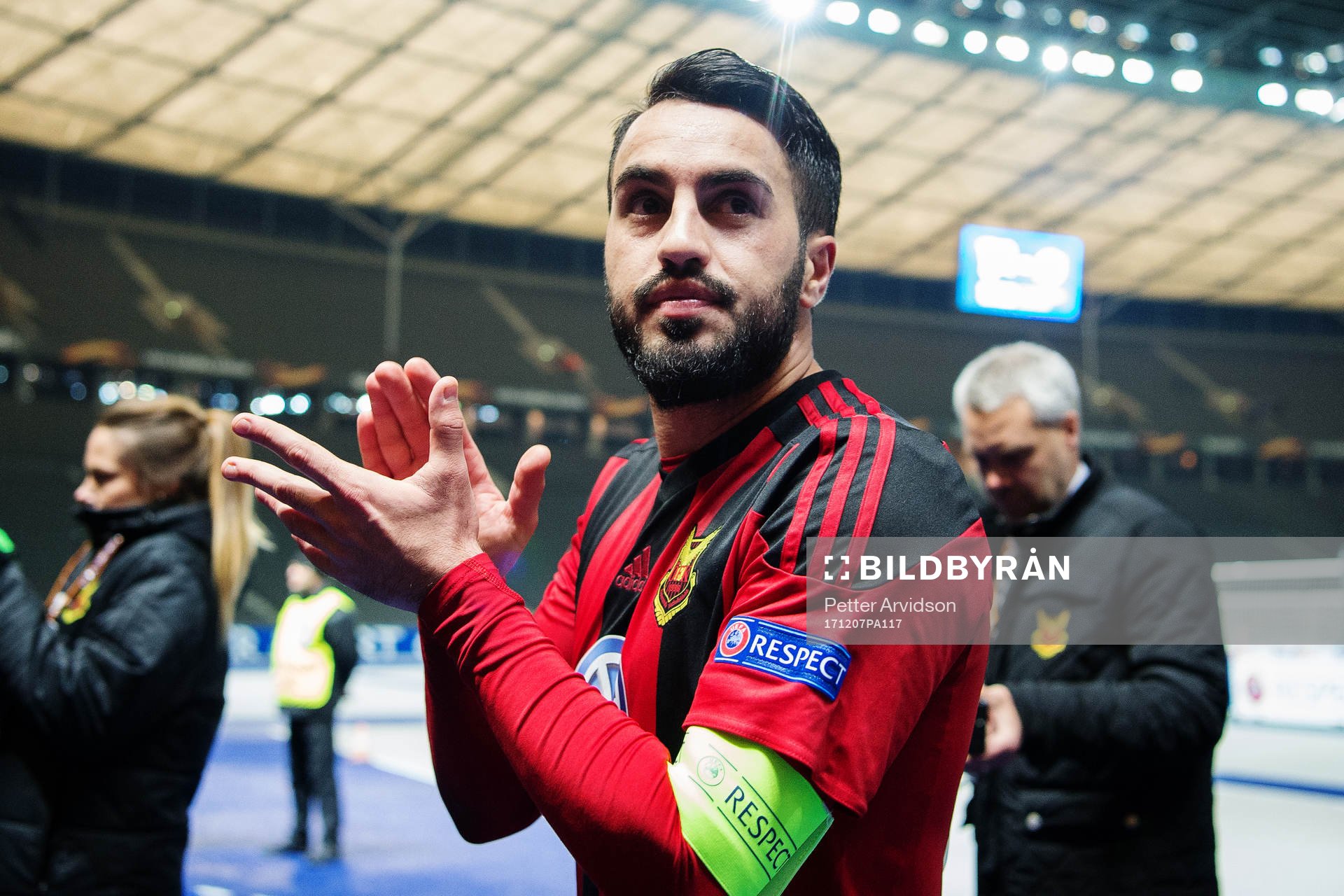 Östersunds Brwa Nouri applåderar och jublar