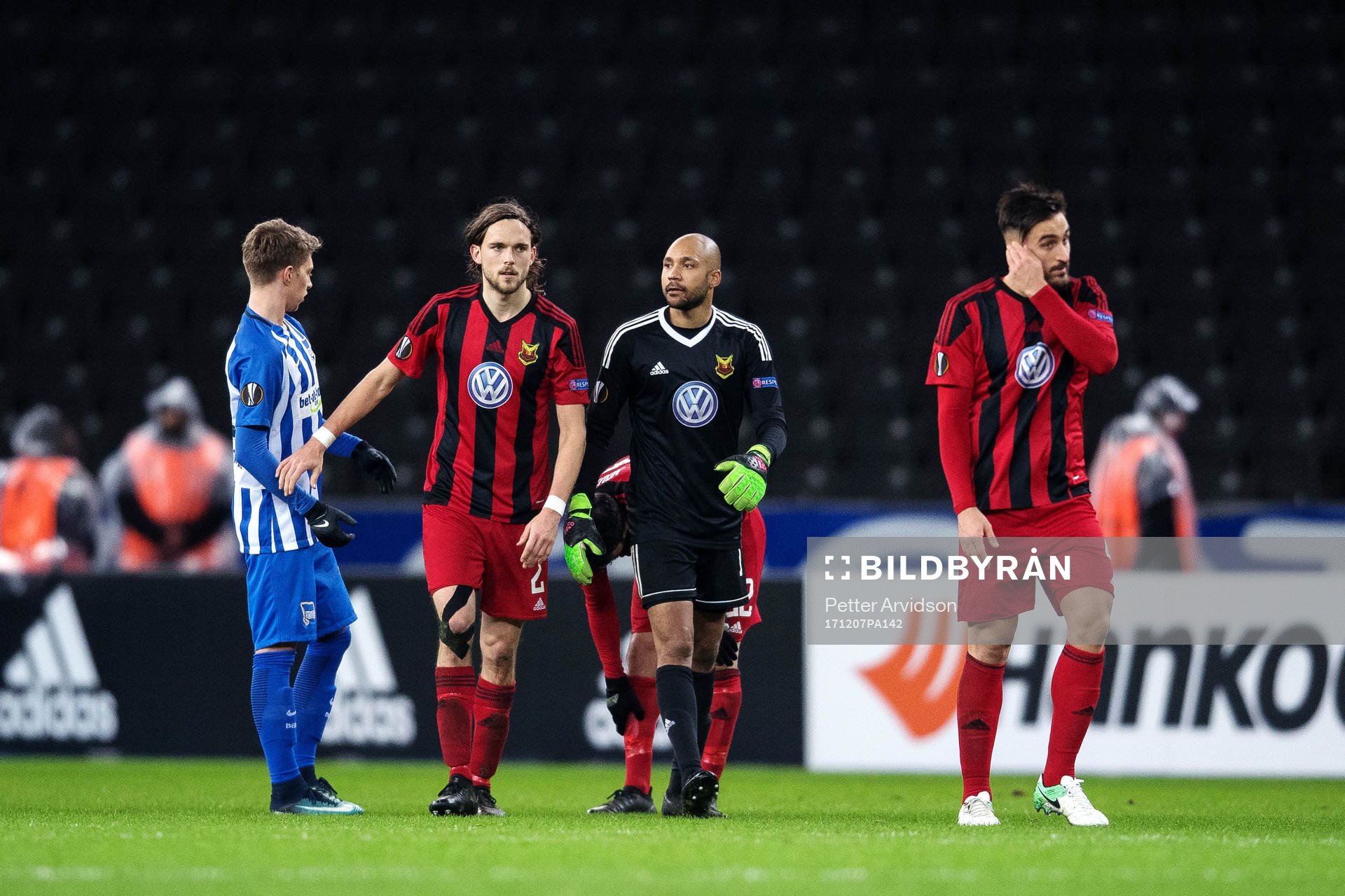 Östersunds Tom Pettersson, målvakt Aly Keita och Sotirios