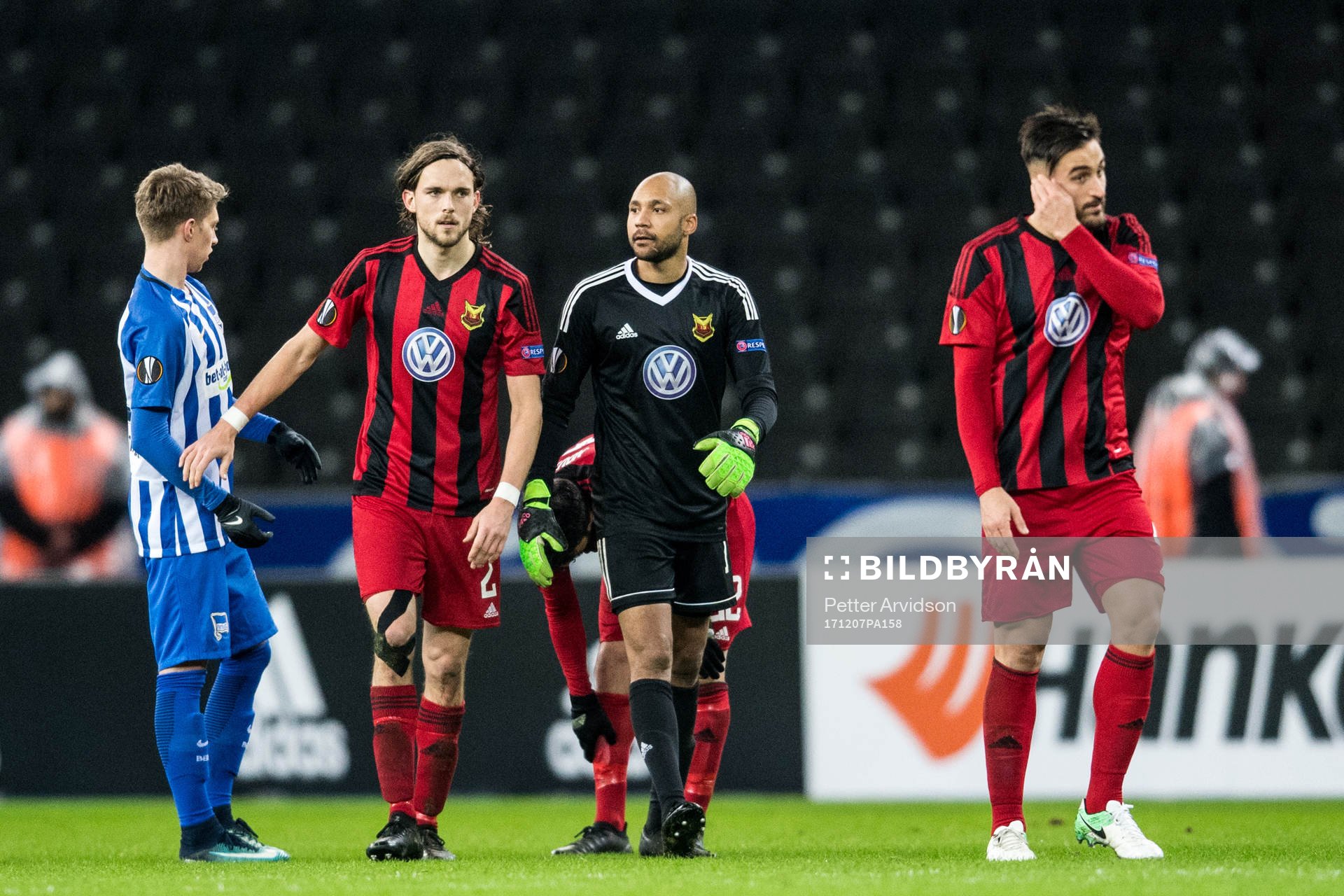 Östersunds Tom Pettersson, målvakt Aly Keita och Sotirios