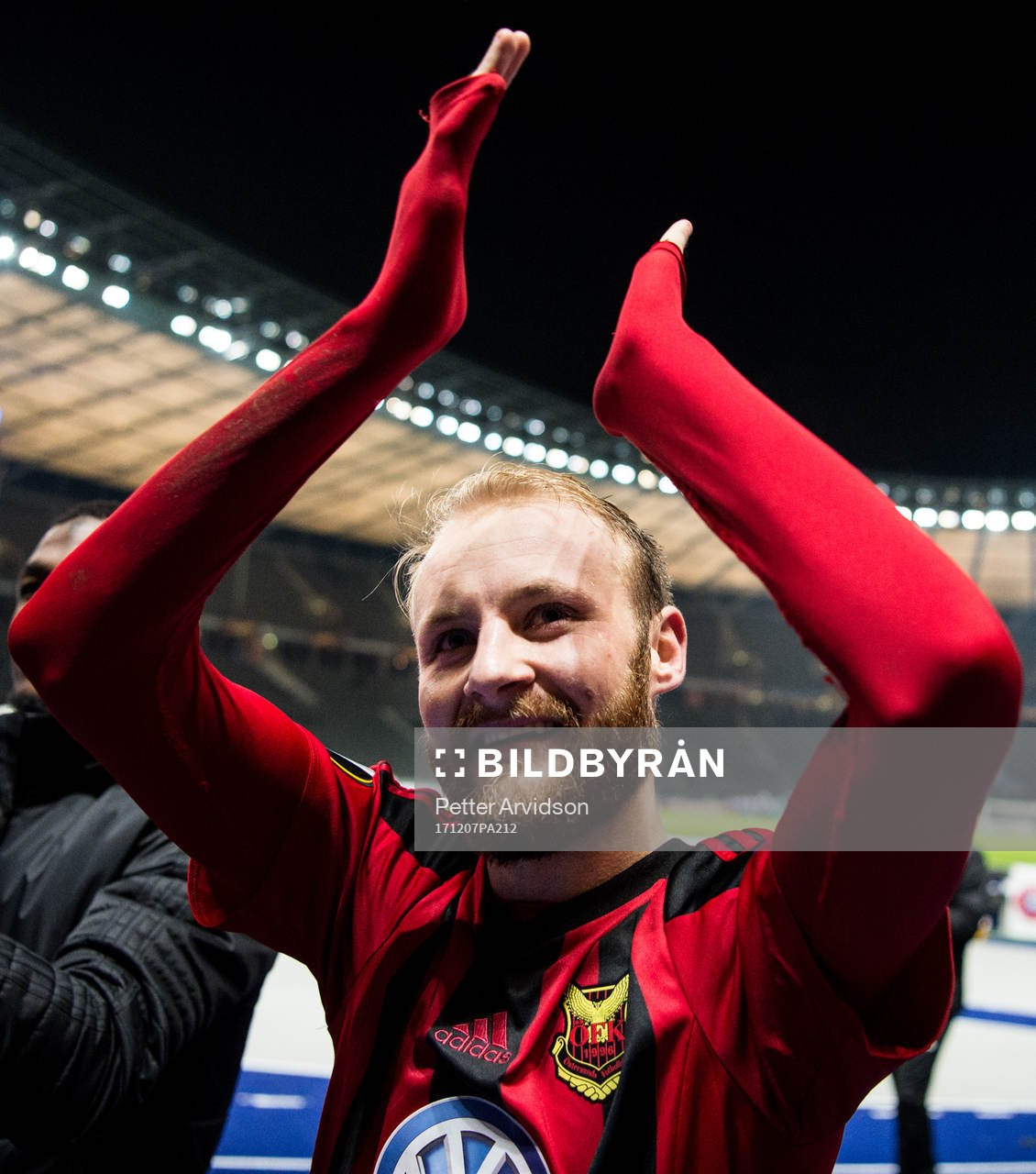 Östersunds Curtis Edwards tackar publiken