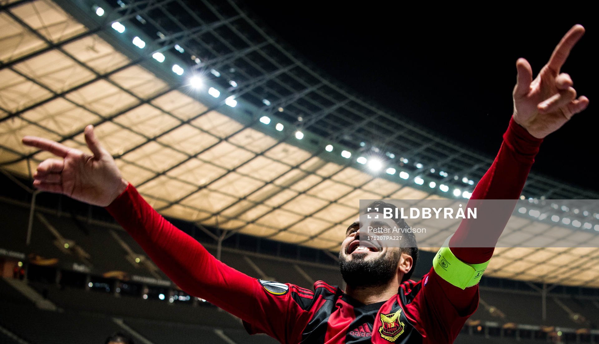Östersunds Brwa Nouri jublar efter fotbollsmatchen i Europa League mellan Hertha Berlin och Östersund den 7 december 2017 i Berlin.