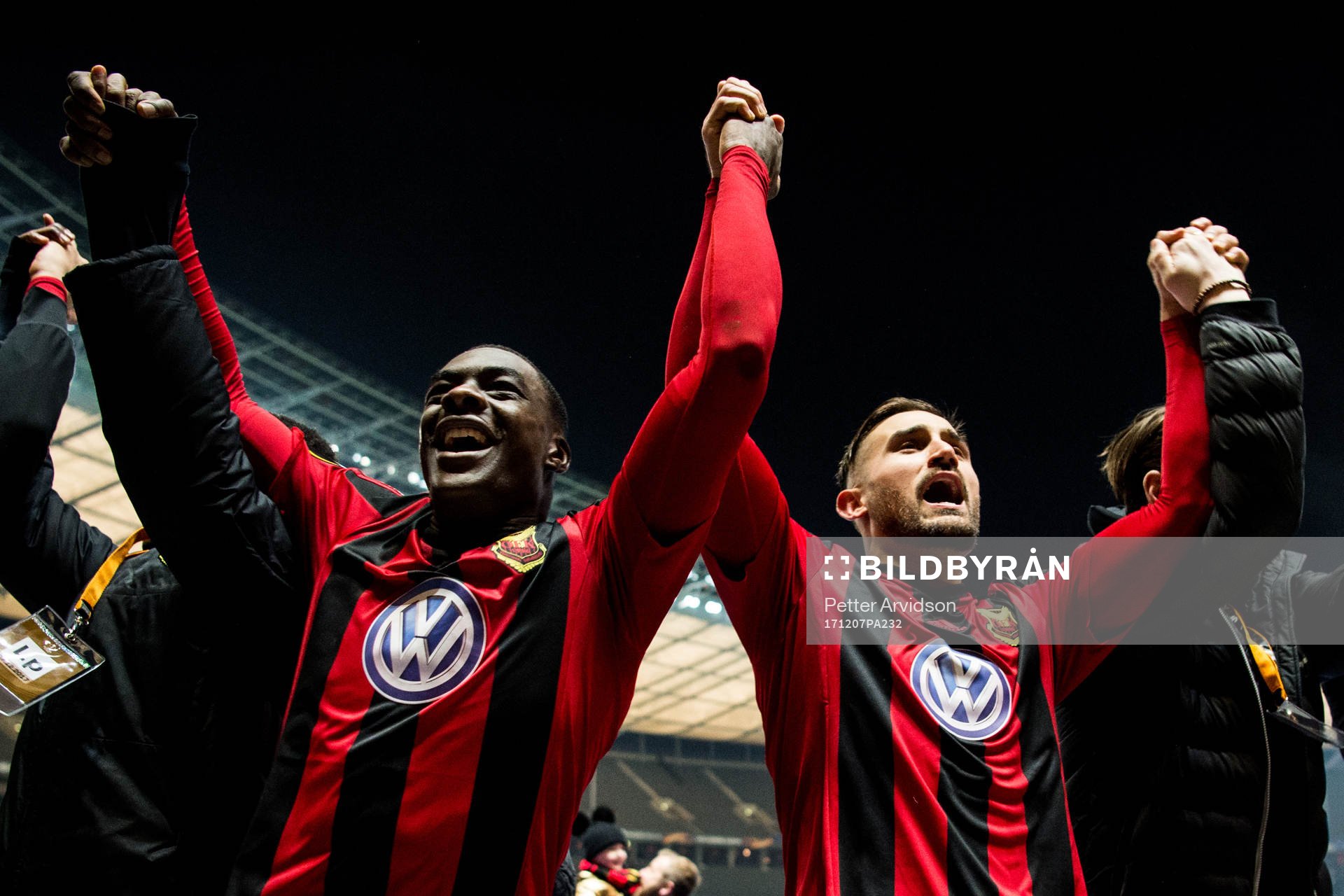Östersunds spelare med Ken Sema och Sotirios