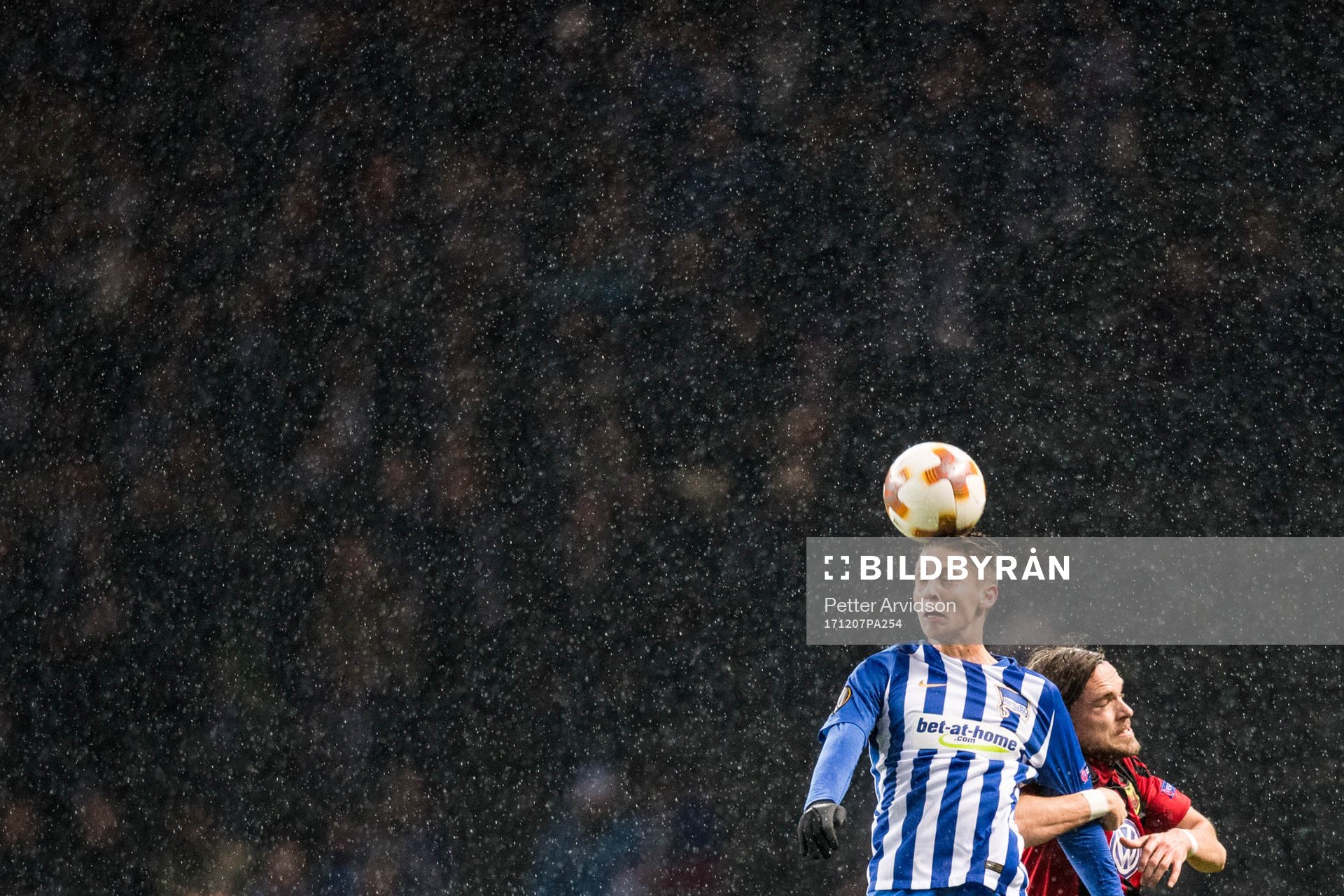 Hertha Berlins Palko Dardai och Östersunds Tom Pettersson