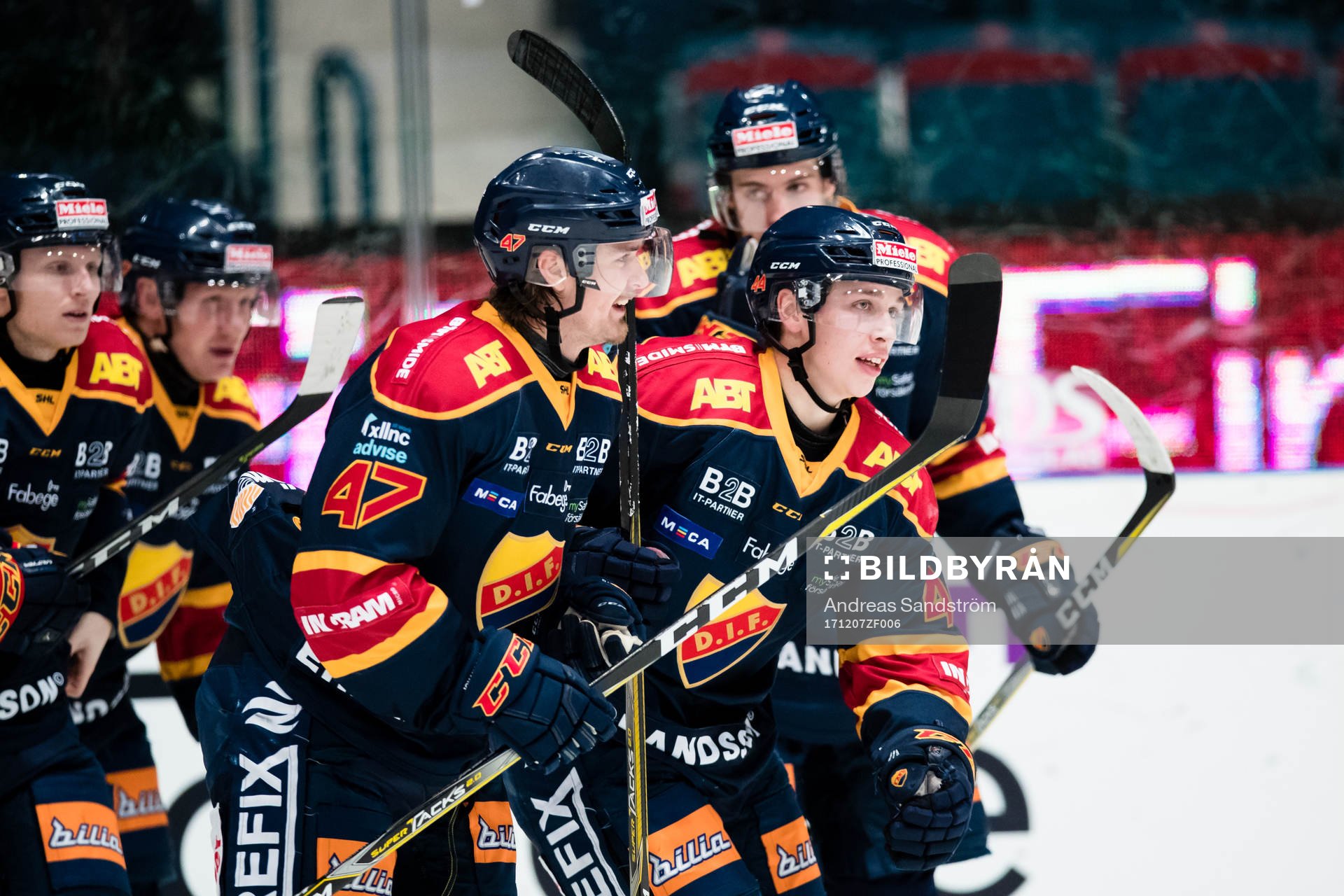 Djurgårdens Lukas Vejdemo (h) jublar med lagkamrater
