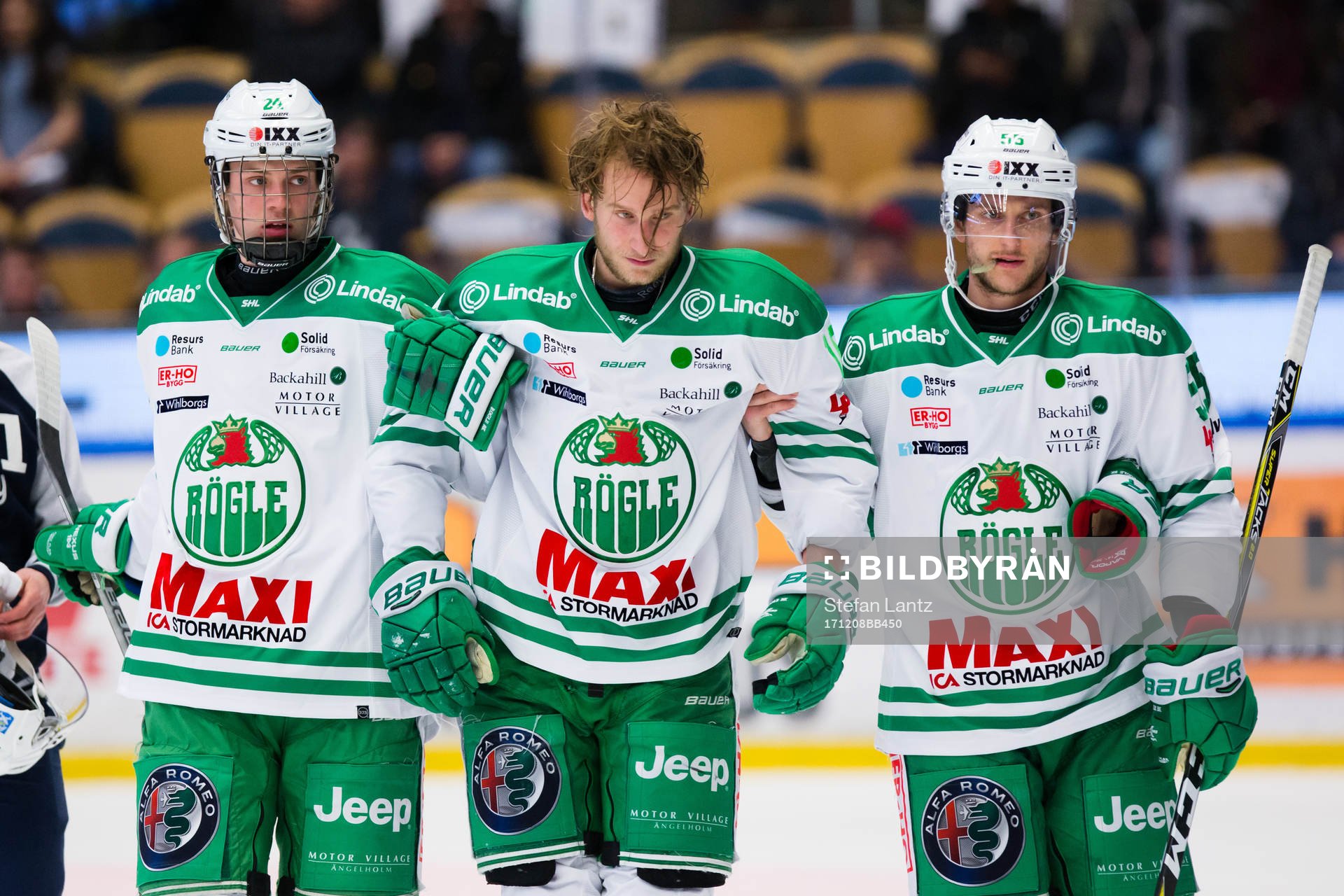 Rögles Alexander Younan leds av isen skadad