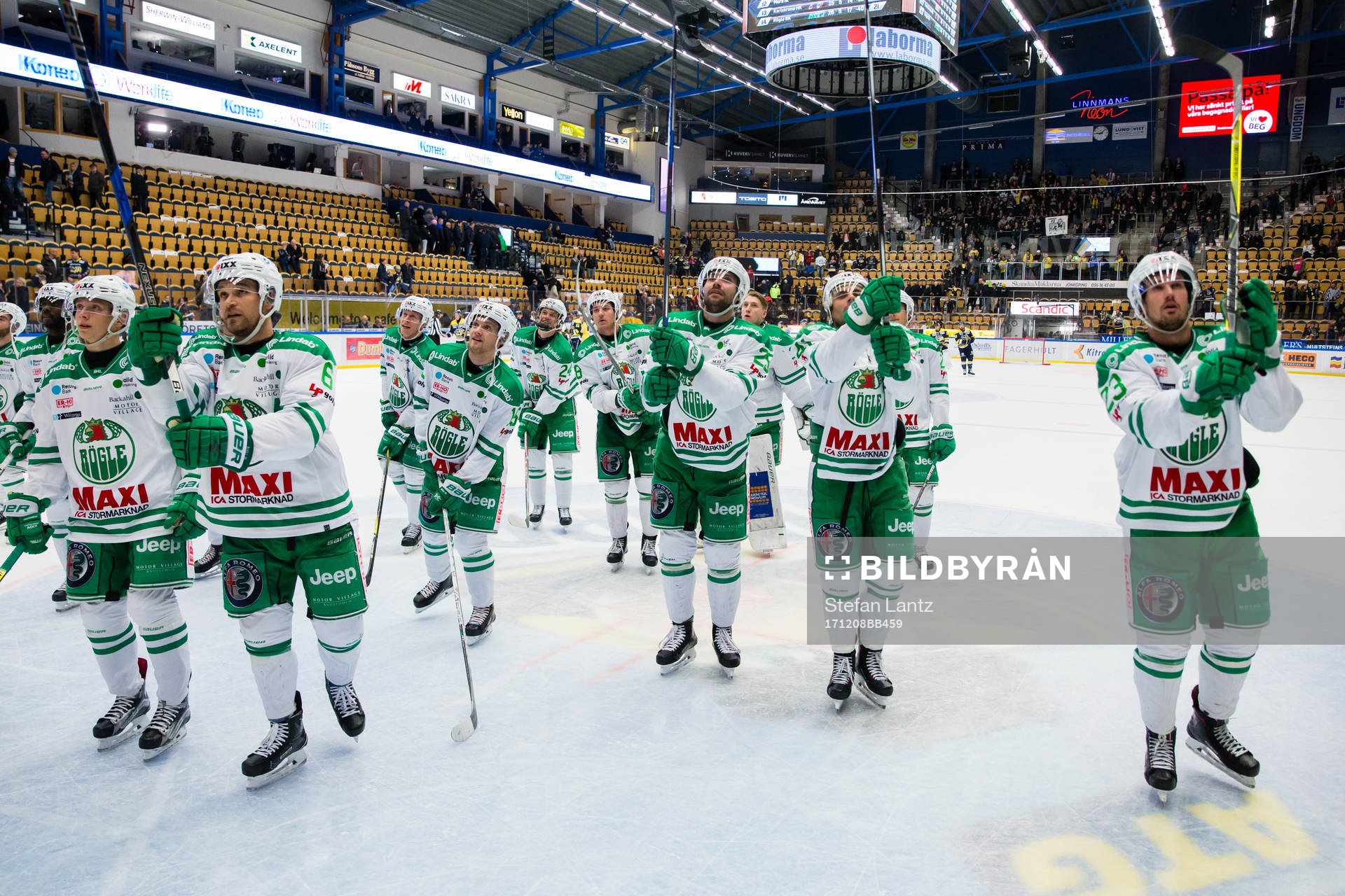 Rögles spelare jublar