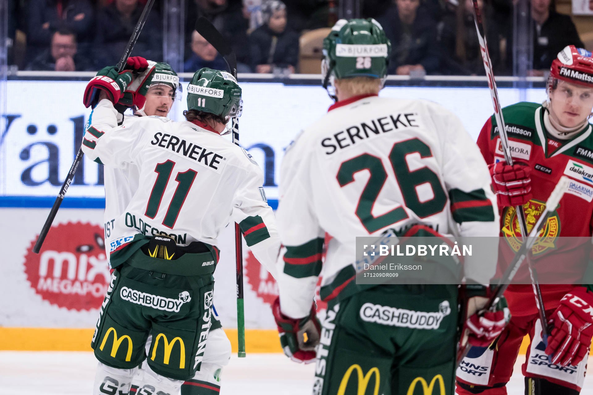Frölundas Victor Olofsson och Rasmus Dahlin jublar