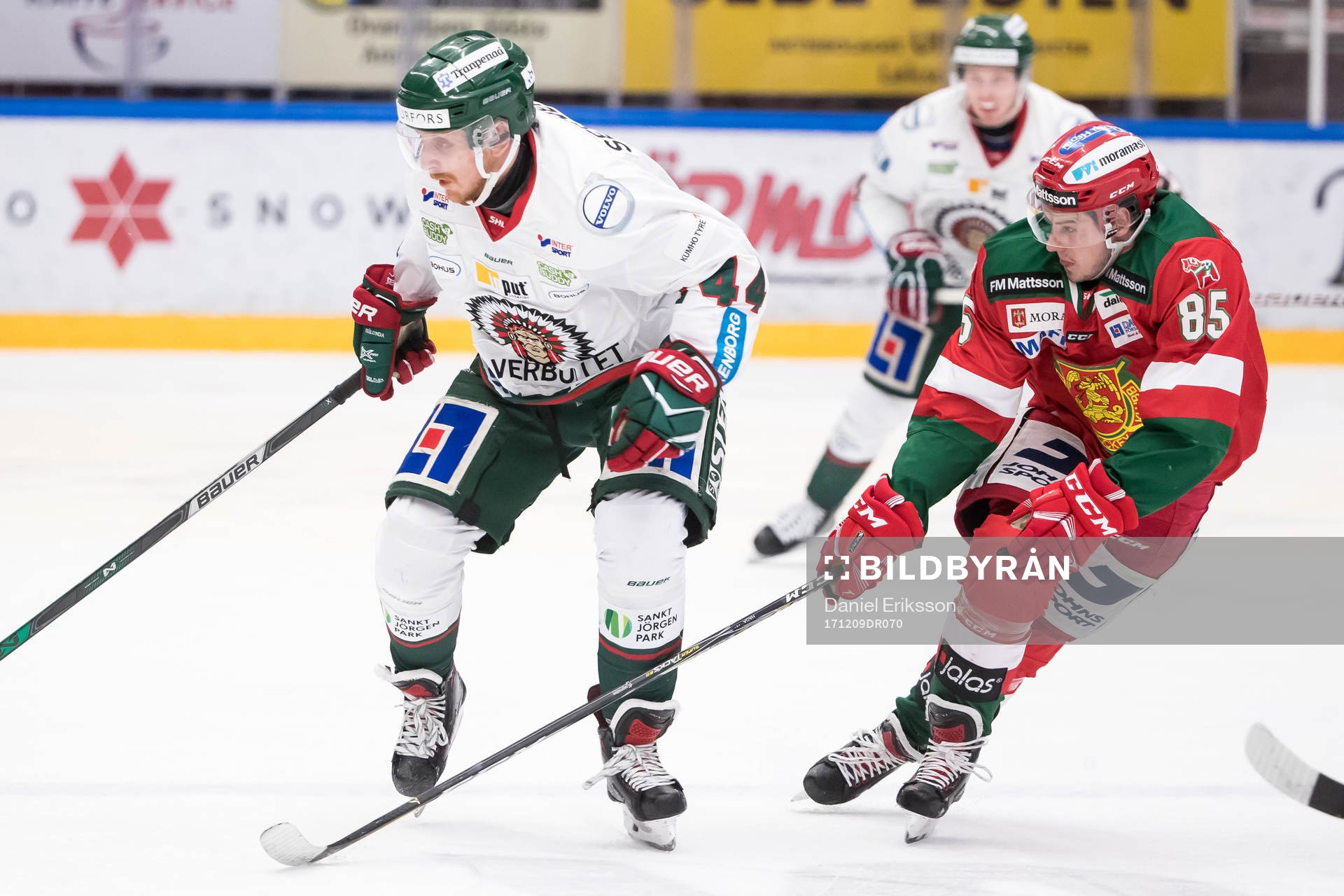 Frölundas Pontus Widerström och Moras Michael Haga  i
