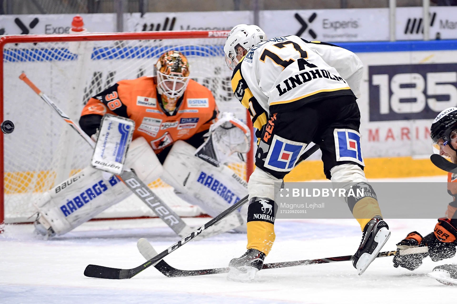 Skellefteås Pär Lindholm oroar framför Karlskronas