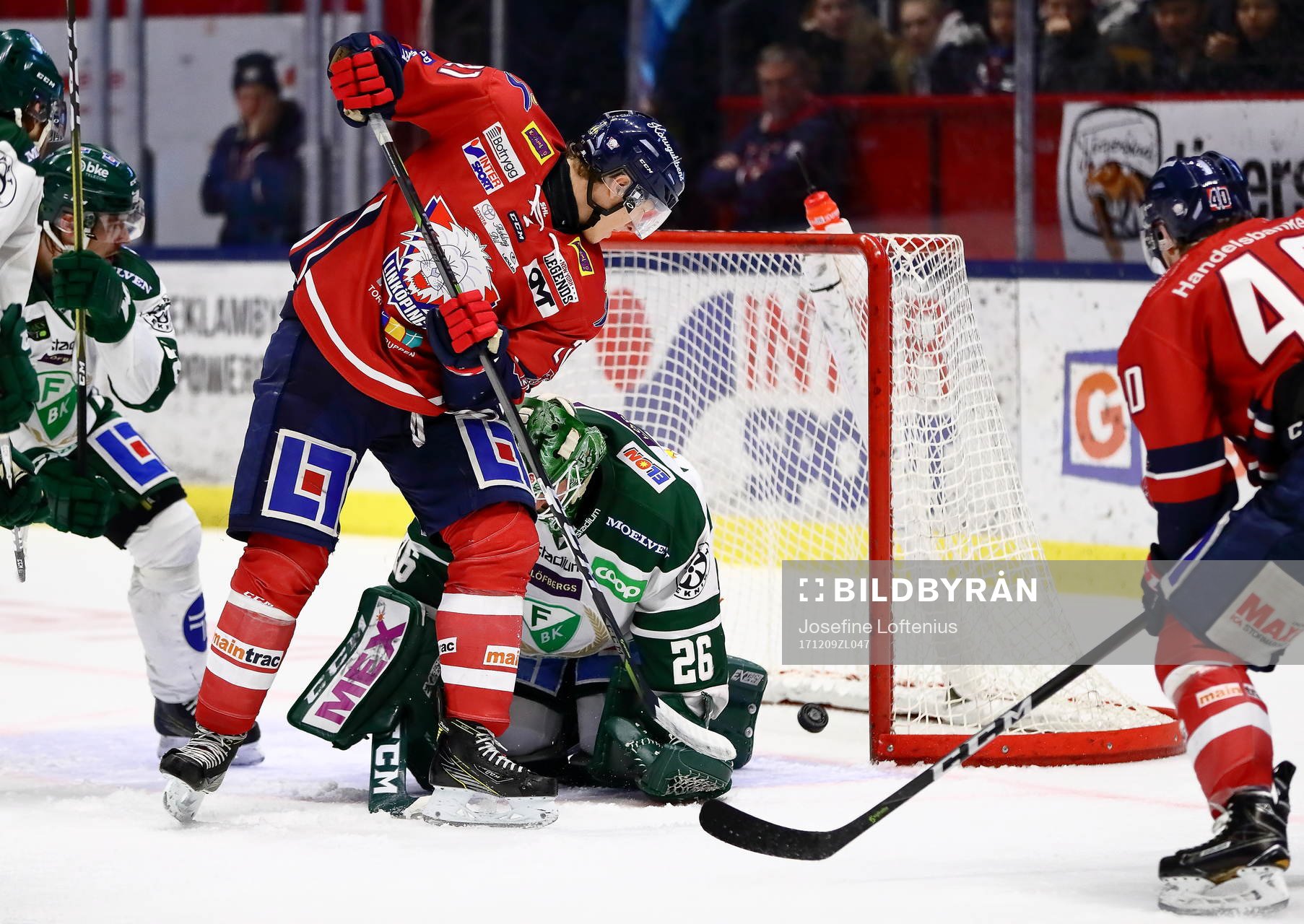 Linköpings Emil Sylvegård gör mål 4-3 på Färjestads