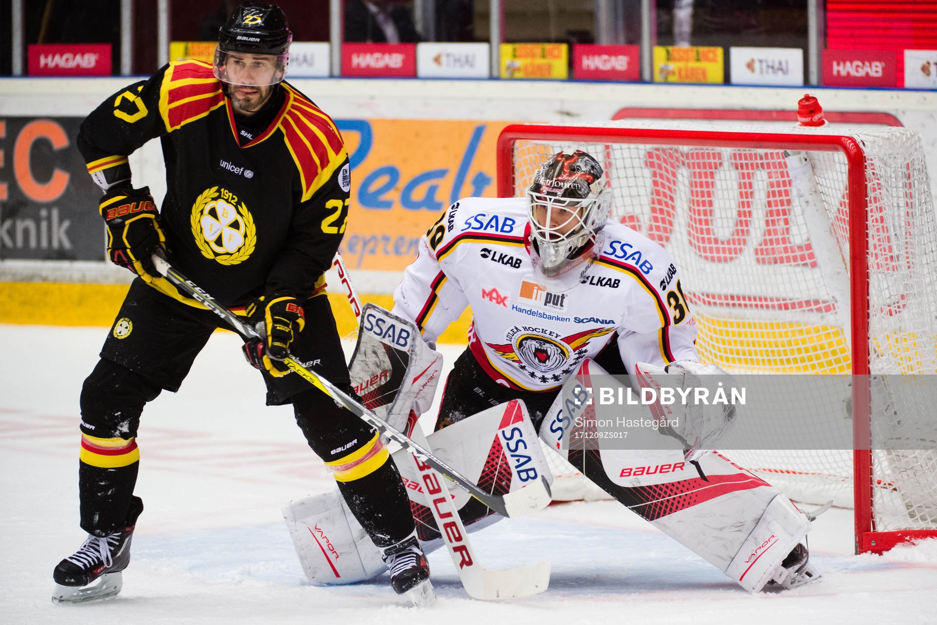 Brynäs Drew Miller och Luleås målvakt Filip Gustavsson