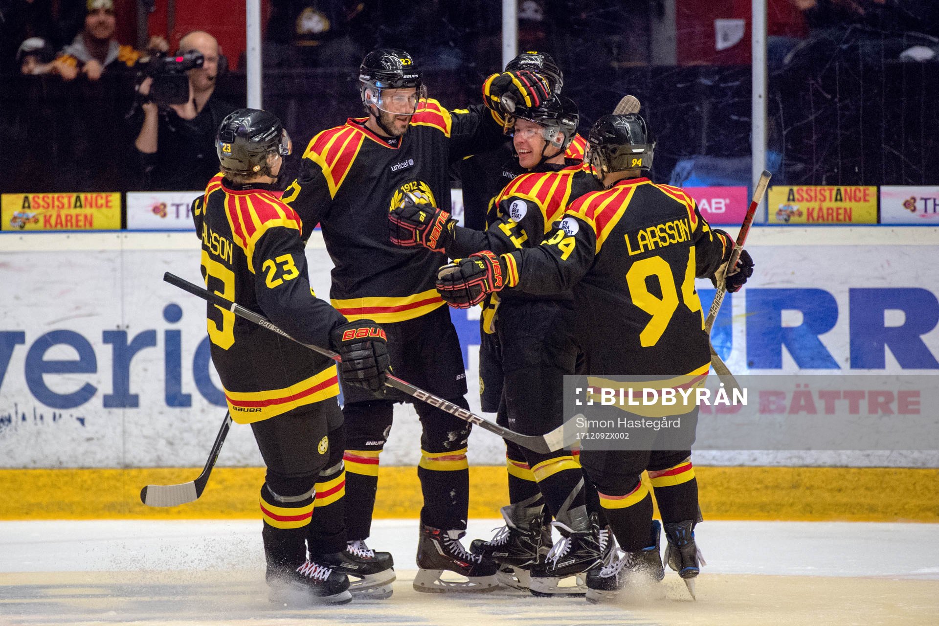 Brynäs Drew Miller jublar med lagkamrater