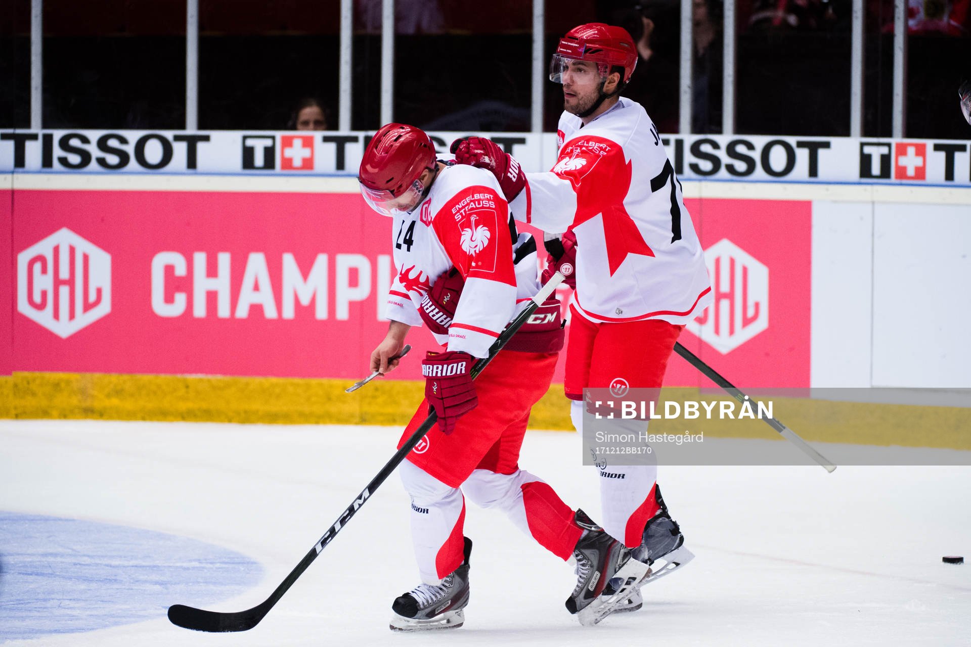 Bohumil Jank of Ocelari Trinec  with a broken skate