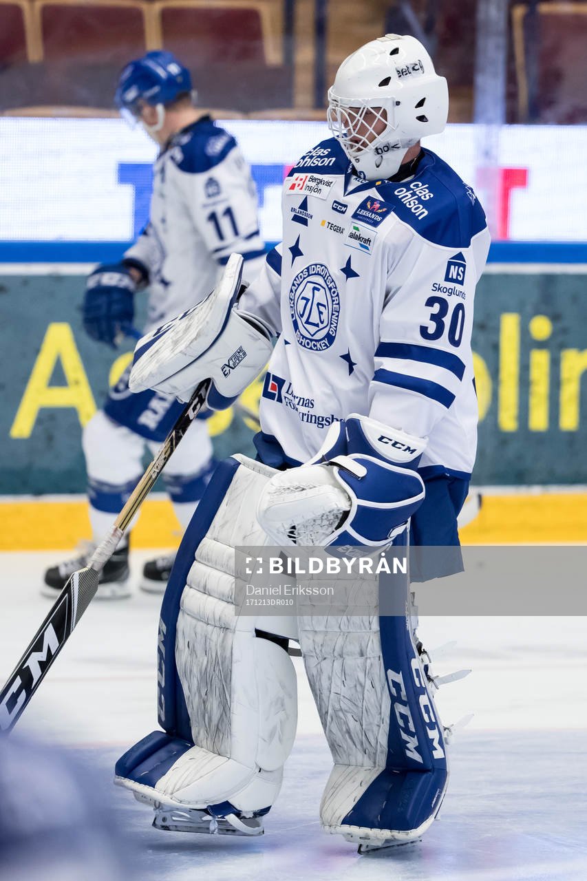 Leksands målvakt Victor Rönnqvist  i ishockeymatchen i
