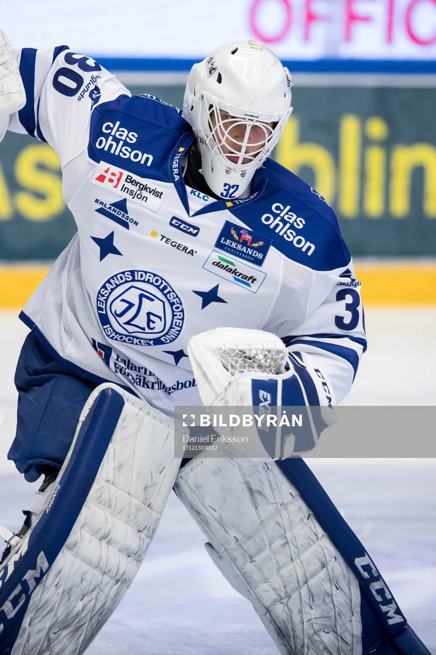 Leksands målvakt Victor Rönnqvist  i ishockeymatchen i
