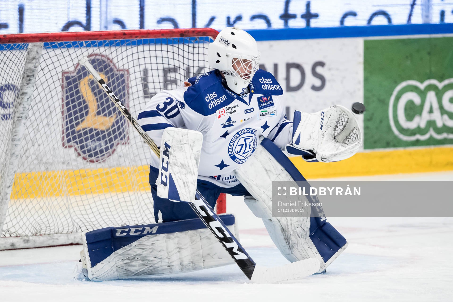 Leksands målvakt Victor Rönnqvist  i ishockeymatchen i