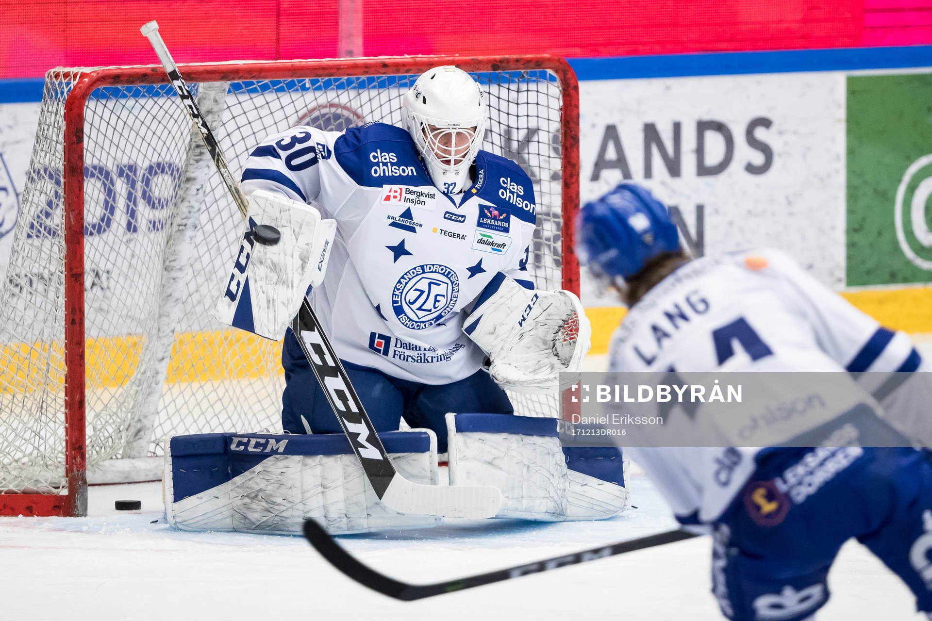 Leksands målvakt Victor Rönnqvist  i ishockeymatchen i
