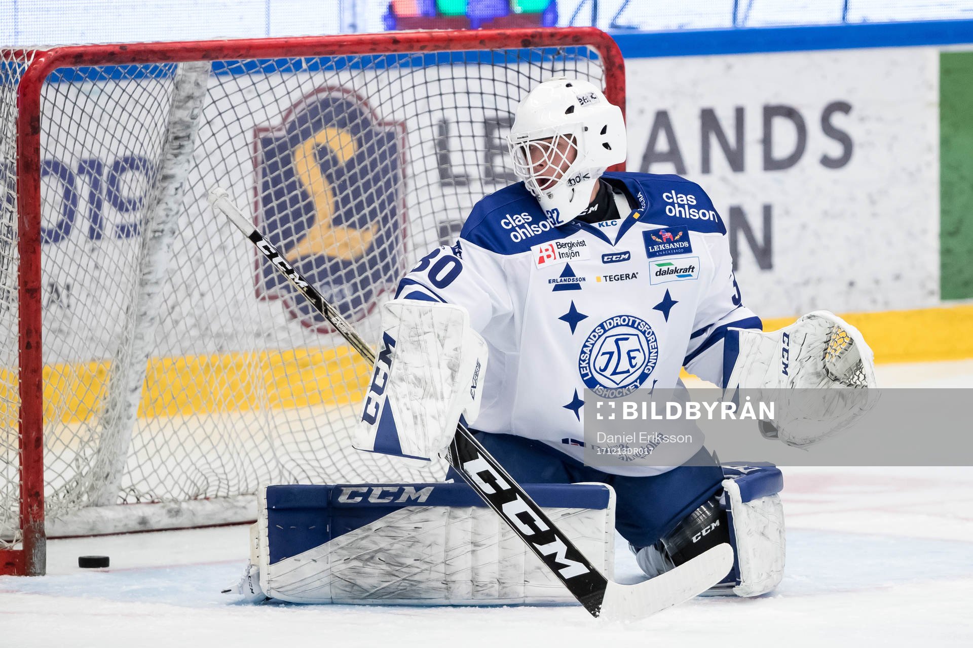 Leksands målvakt Victor Rönnqvist  i ishockeymatchen i