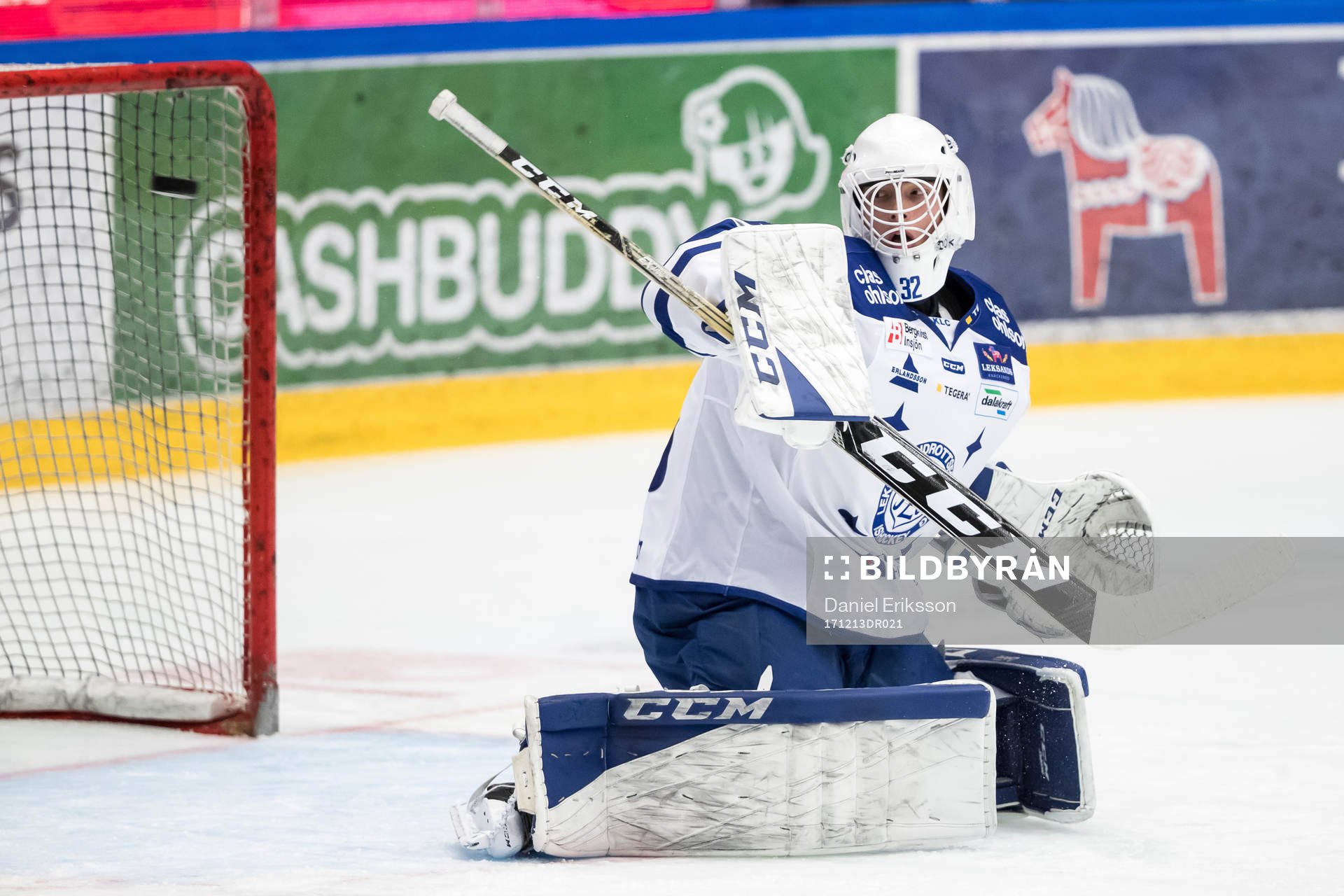 Leksands målvakt Victor Rönnqvist  i ishockeymatchen i