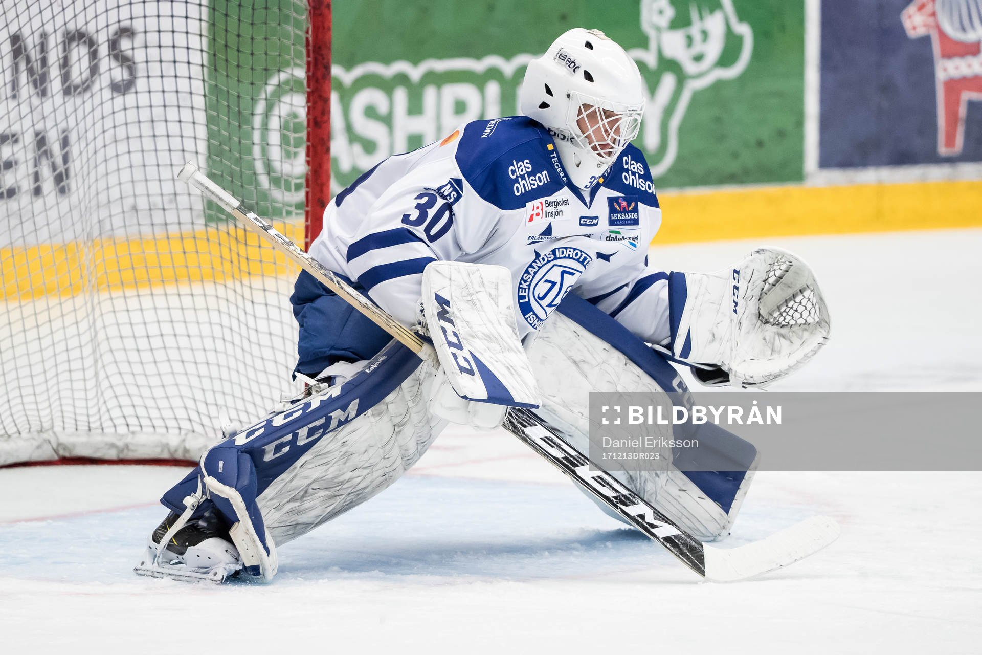 Leksands målvakt Victor Rönnqvist  i ishockeymatchen i