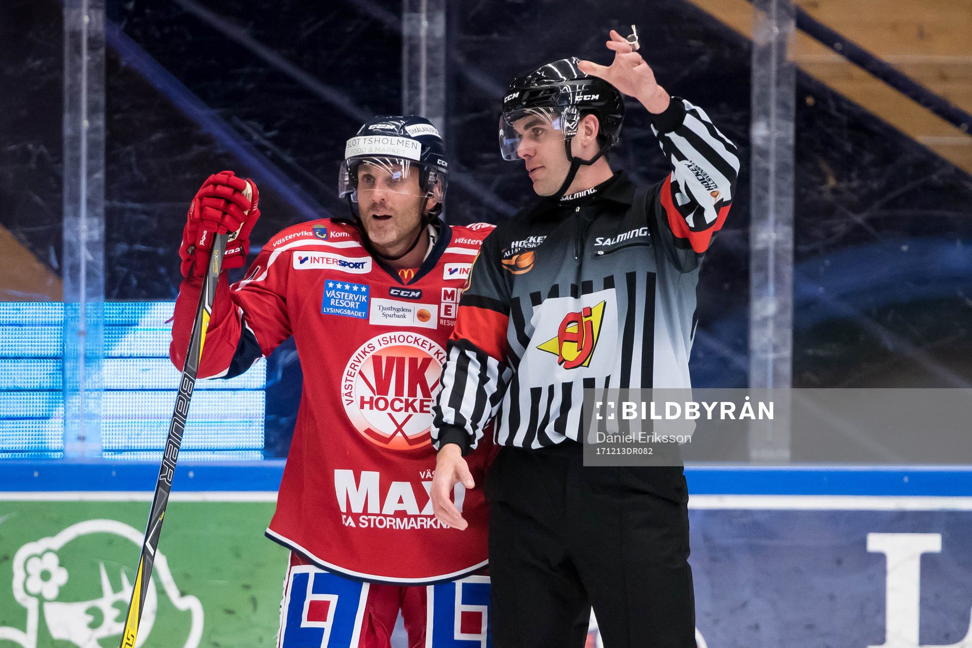 Västerviks Conny Strömberg och domare Richard Magnusson i