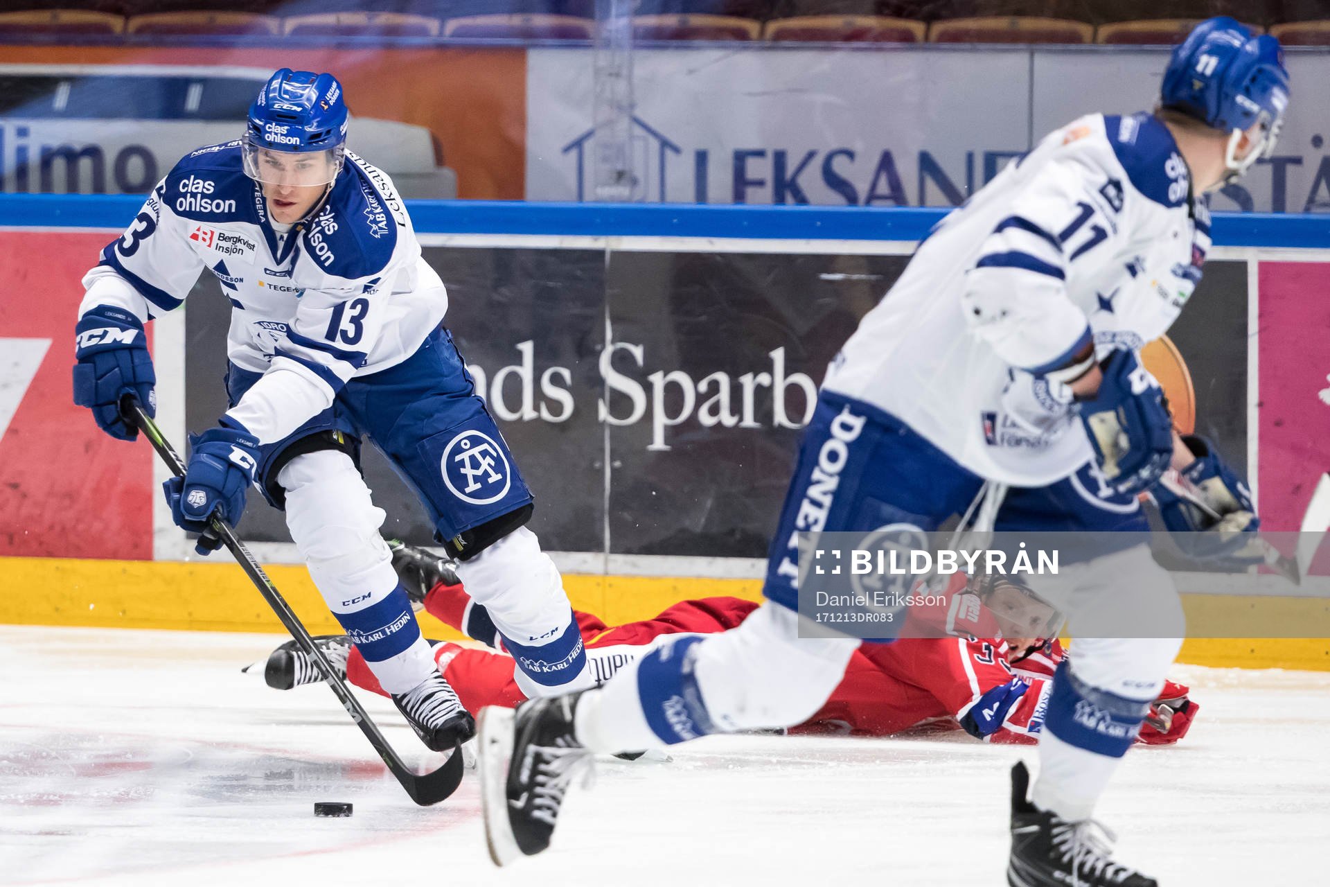 Leksands Jon Knuts och Västerviks målvakt Jonas Fransson