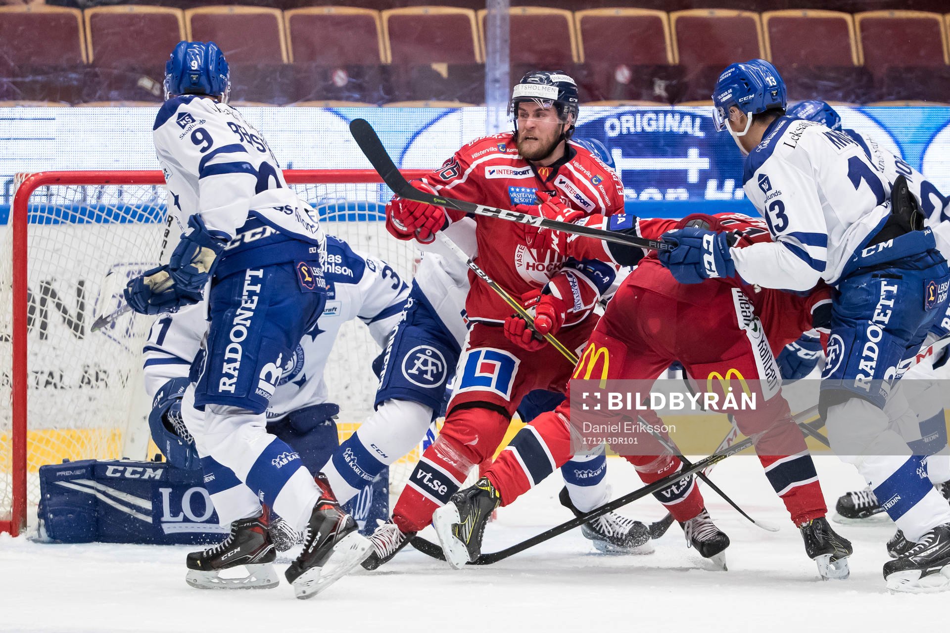 Västerviks Alexander Wiklund framför Leksands målvakt