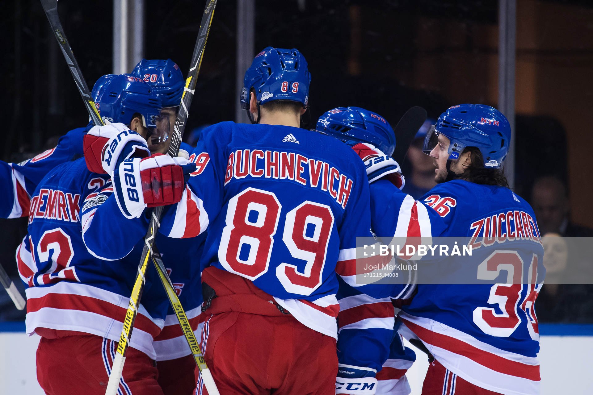 Rangers Mats Zuccarello (t h) jublar med lagkamrater