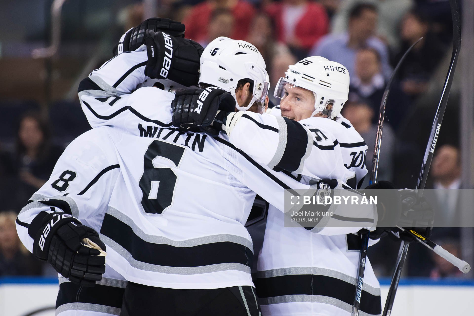 Kings Jussi Jokinen (t h) jublar med lagkamrater