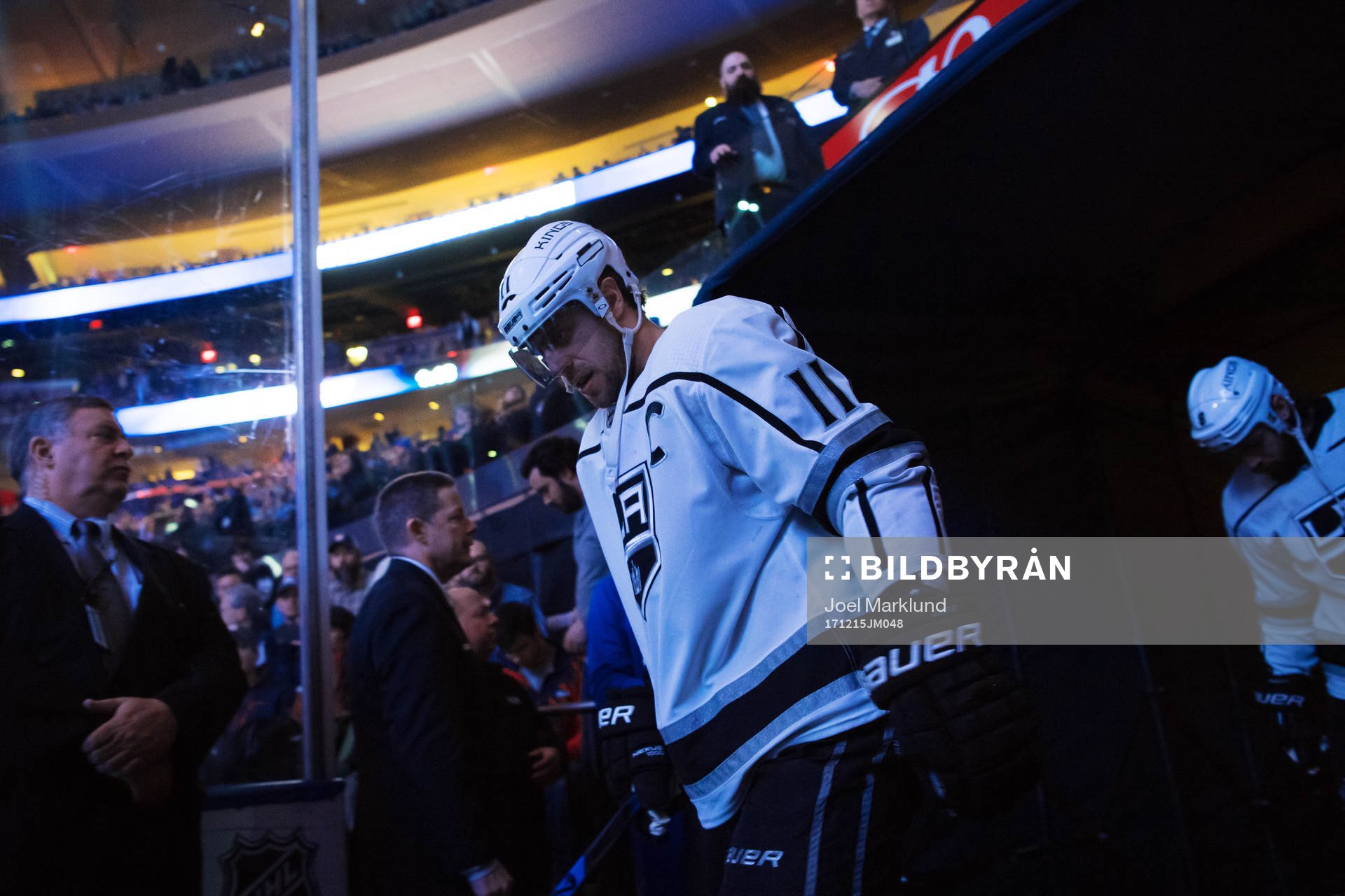Kings Anze Kopitar på väg ut till ishockeymatchen i NHL