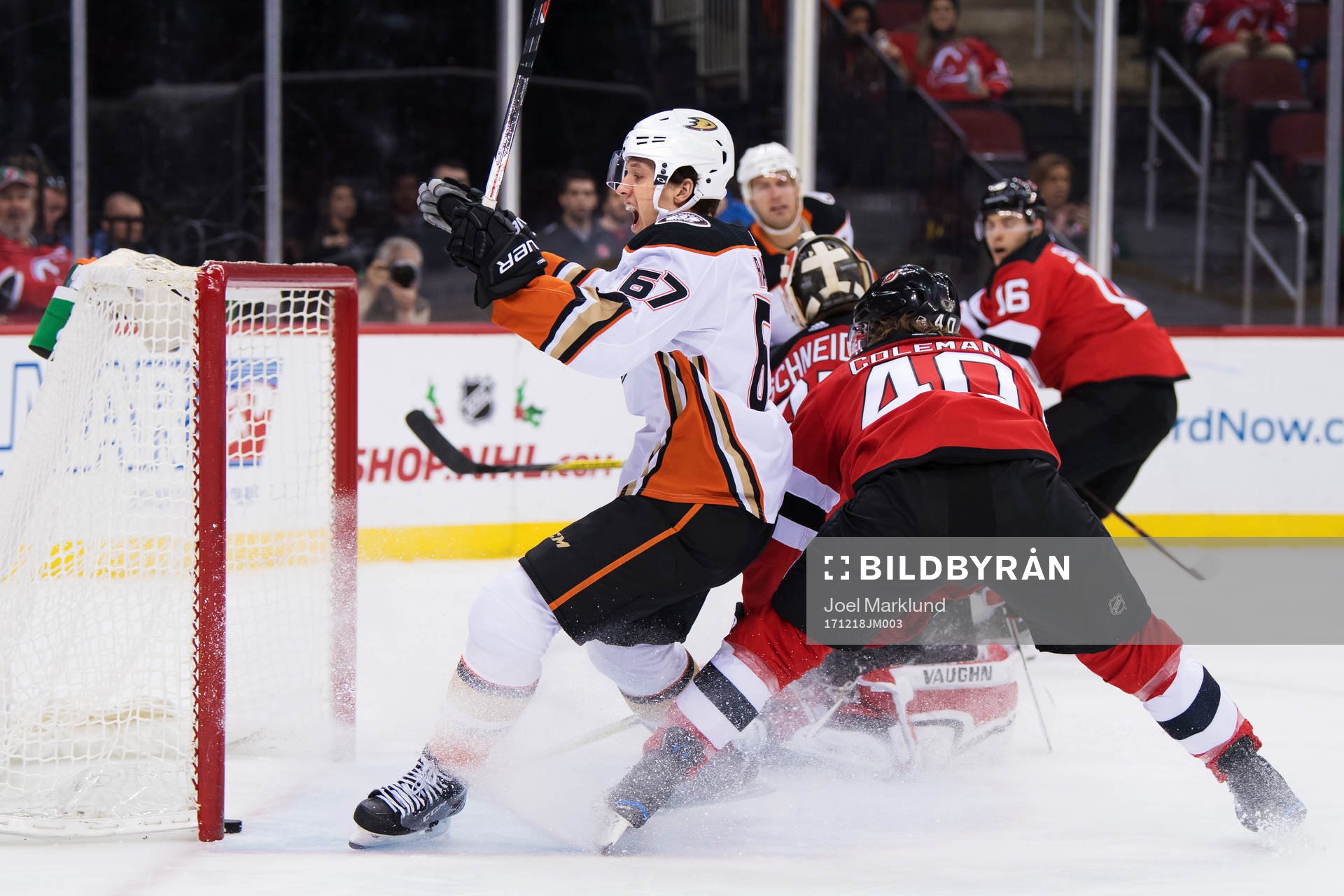 Ducks Rickard Rakell jublar när 0-1-pucken från Ryan
