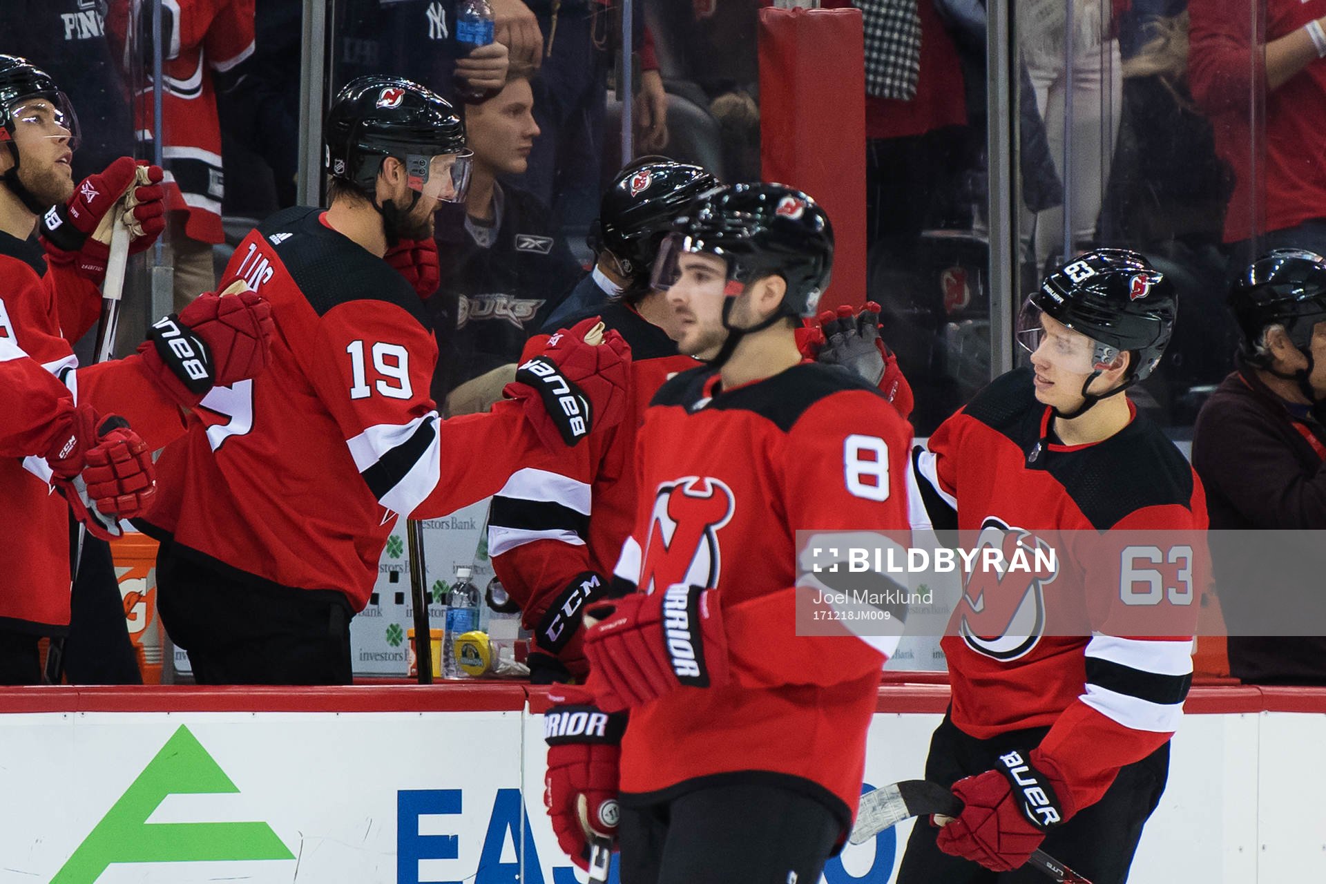 Devils Jesper Bratt jublar