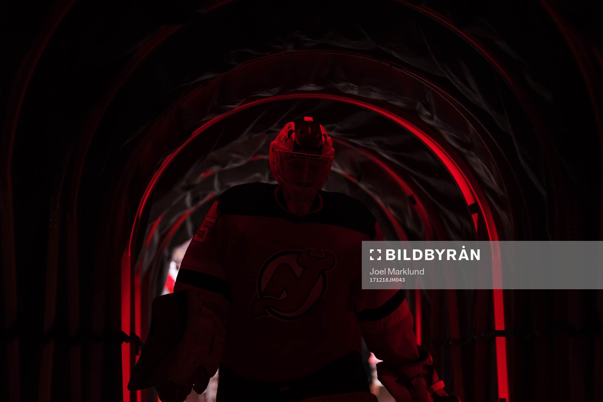 Devils målvakt Cory Schneider lämnar uppvärmningen