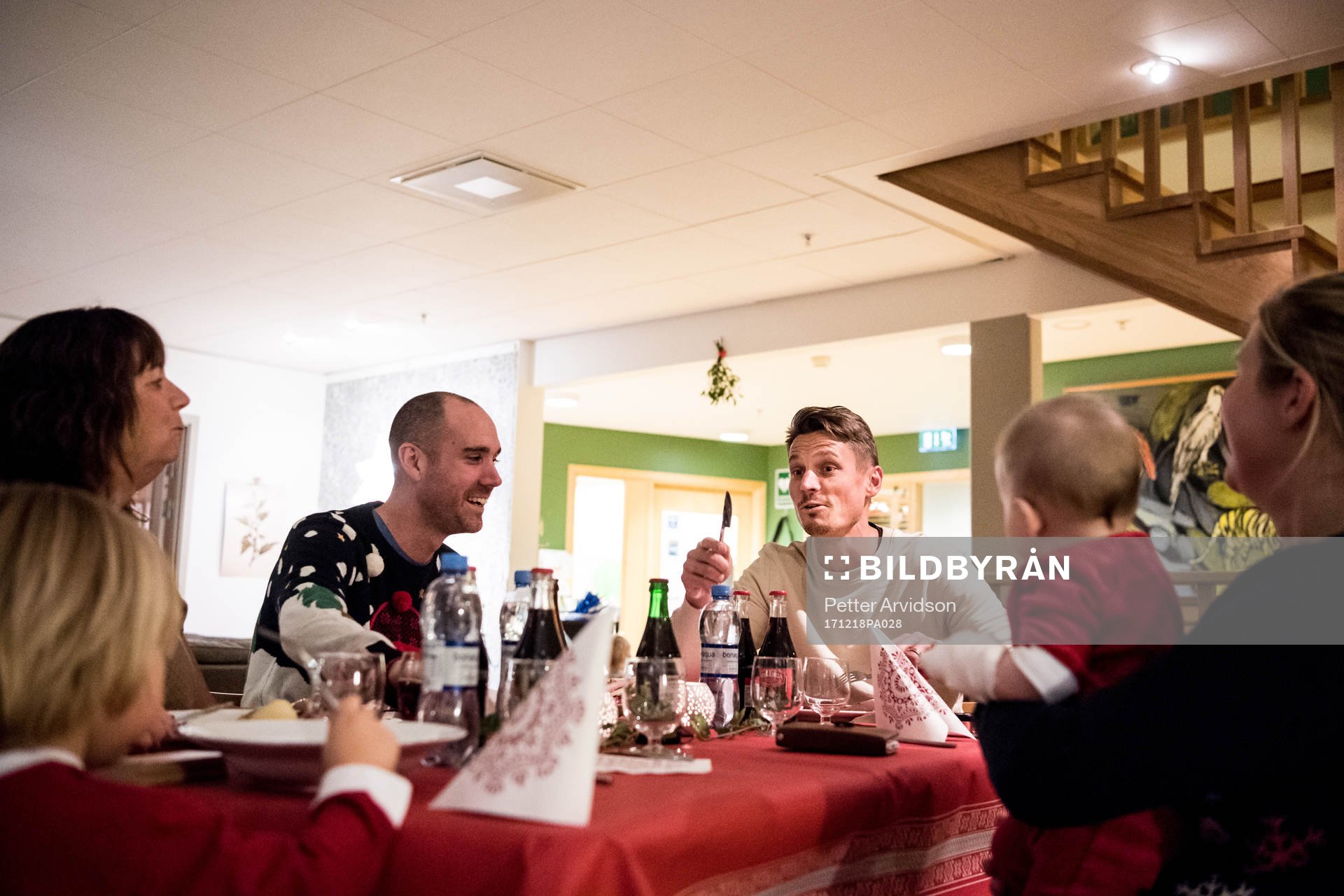 Malmö FFs Markus Rosenberg äter julbord med boende när