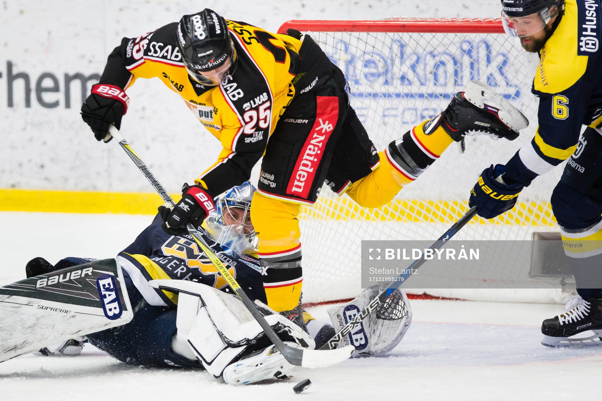 s målvakt Fredrik Pettersson-Wentzel stoppar Luleås Anton