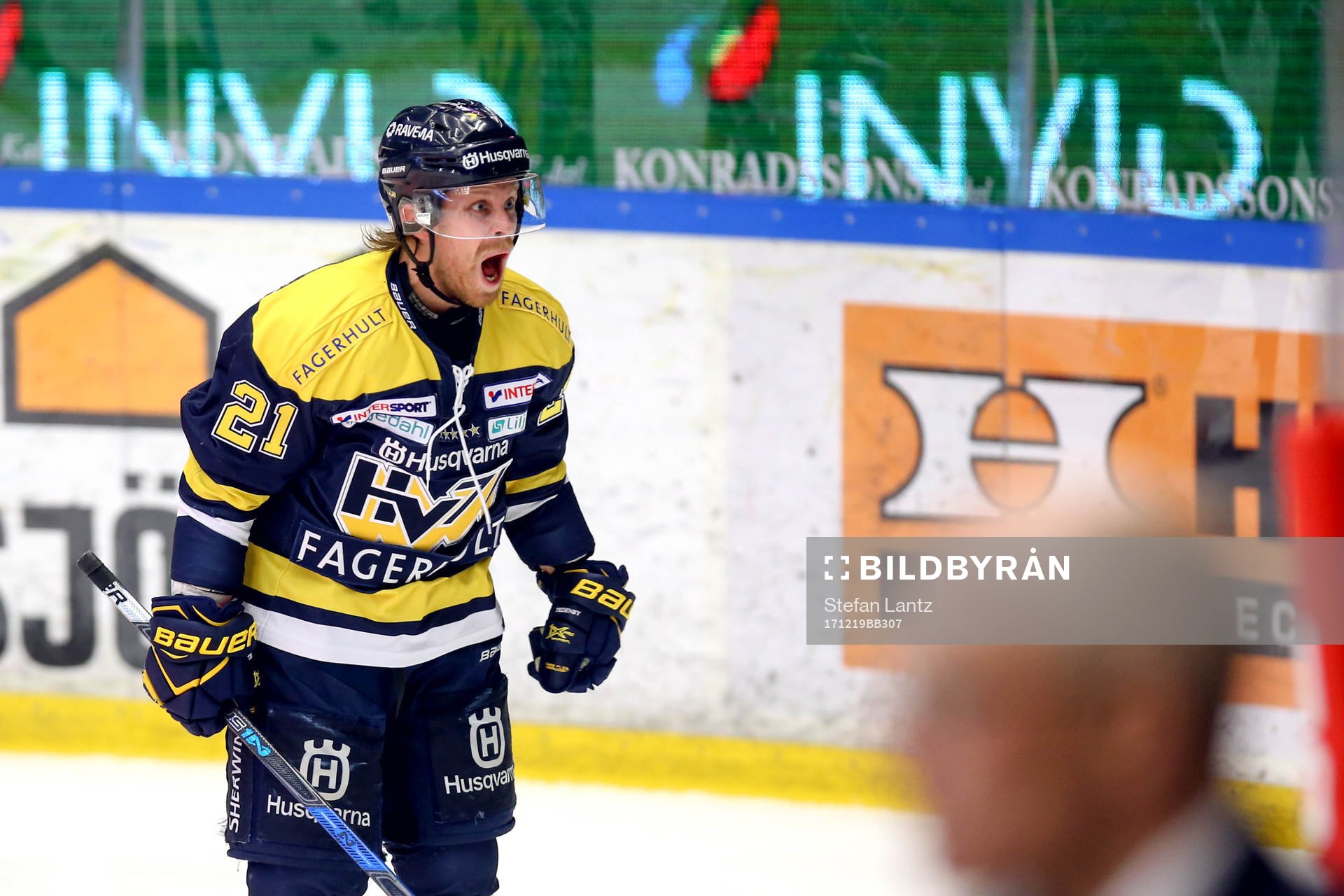 s Mattias Tedenby jublar