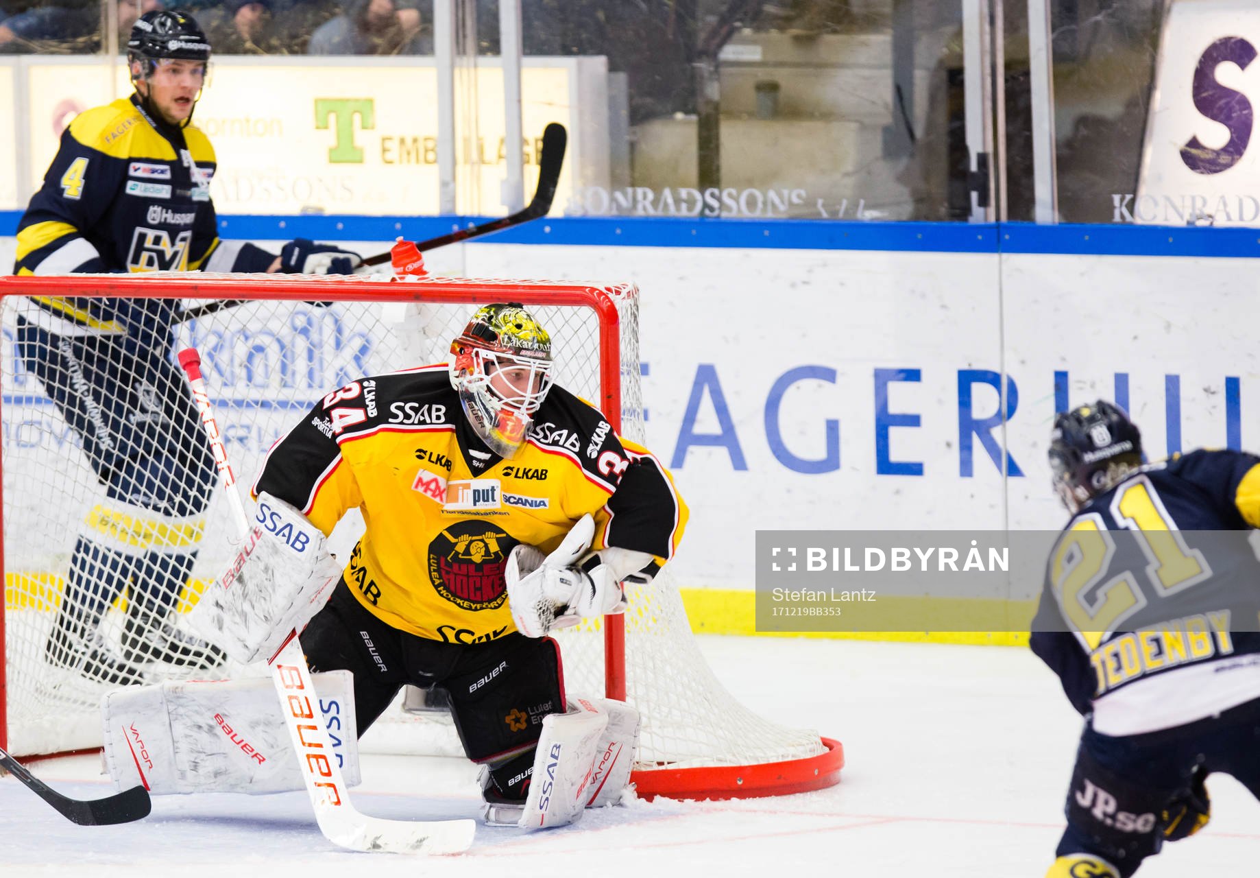 Luleås målvakt Joel Lassinatti släpper in mål till 3-2
