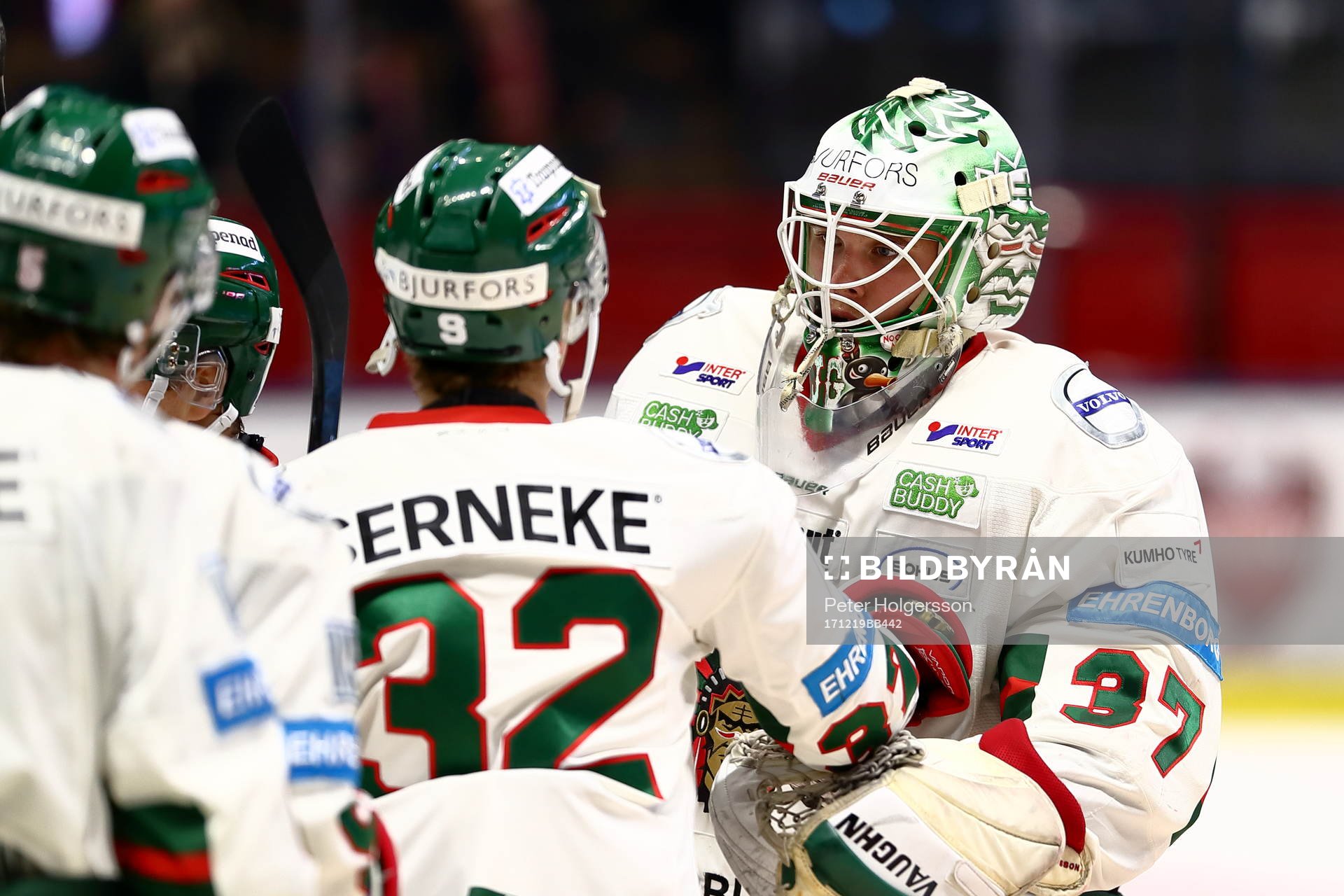 Frölundas Johan Gustafsson tackas av medspelare