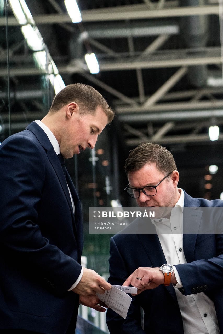 Rögles tränare Cam Abbott och assisterande tränare