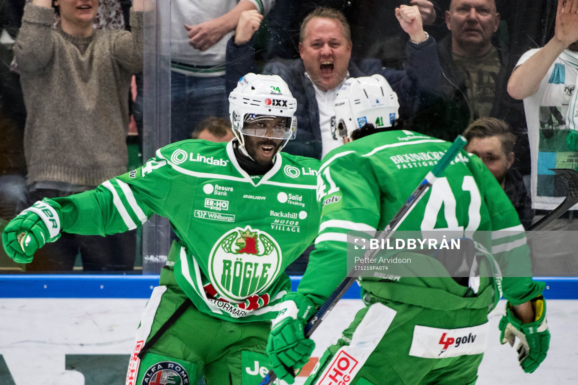 Rögles Edwin Hedberg jublar mot Daniel Widing