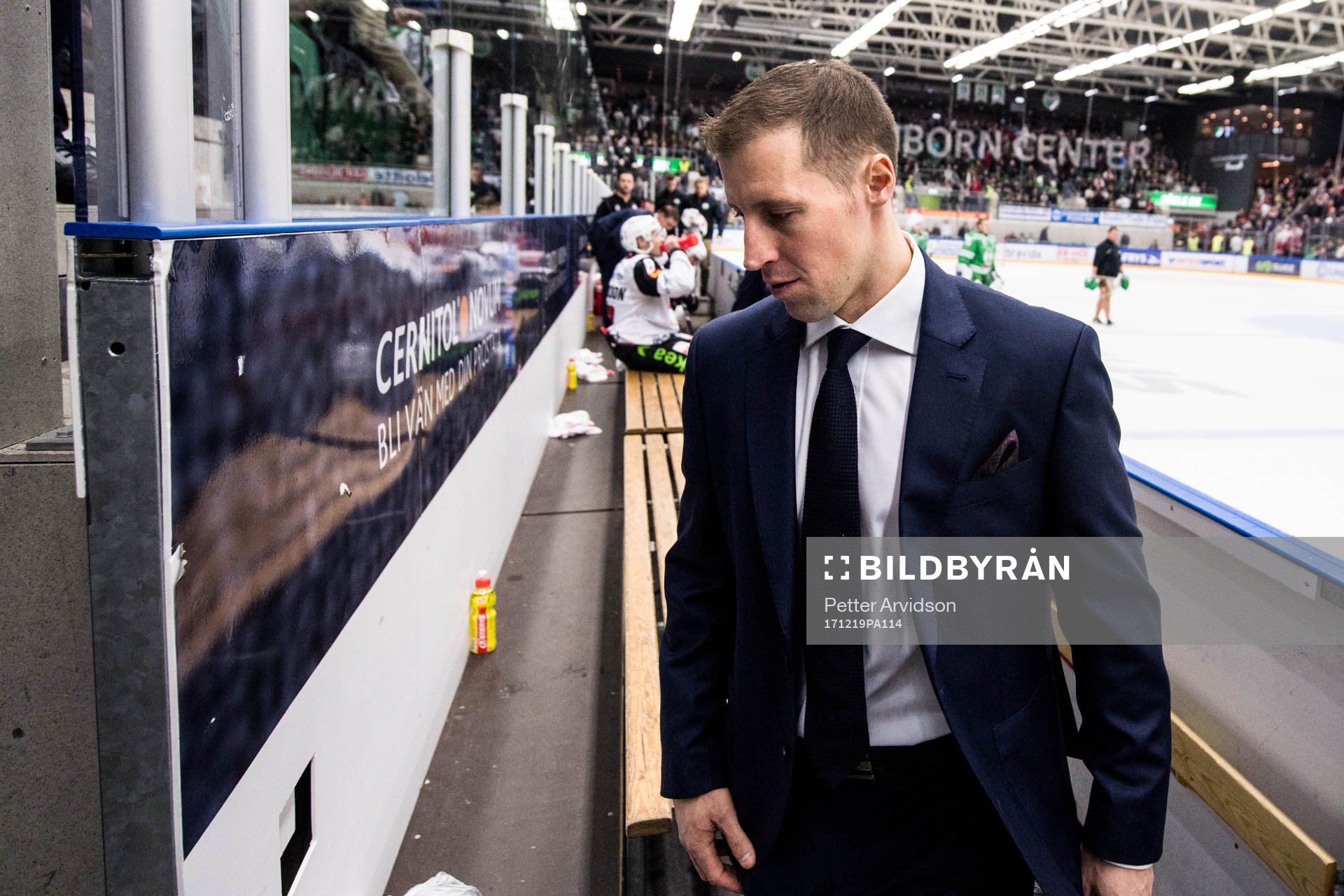 Rögles tränare Cam Abbott lämnar båset i periodpaus