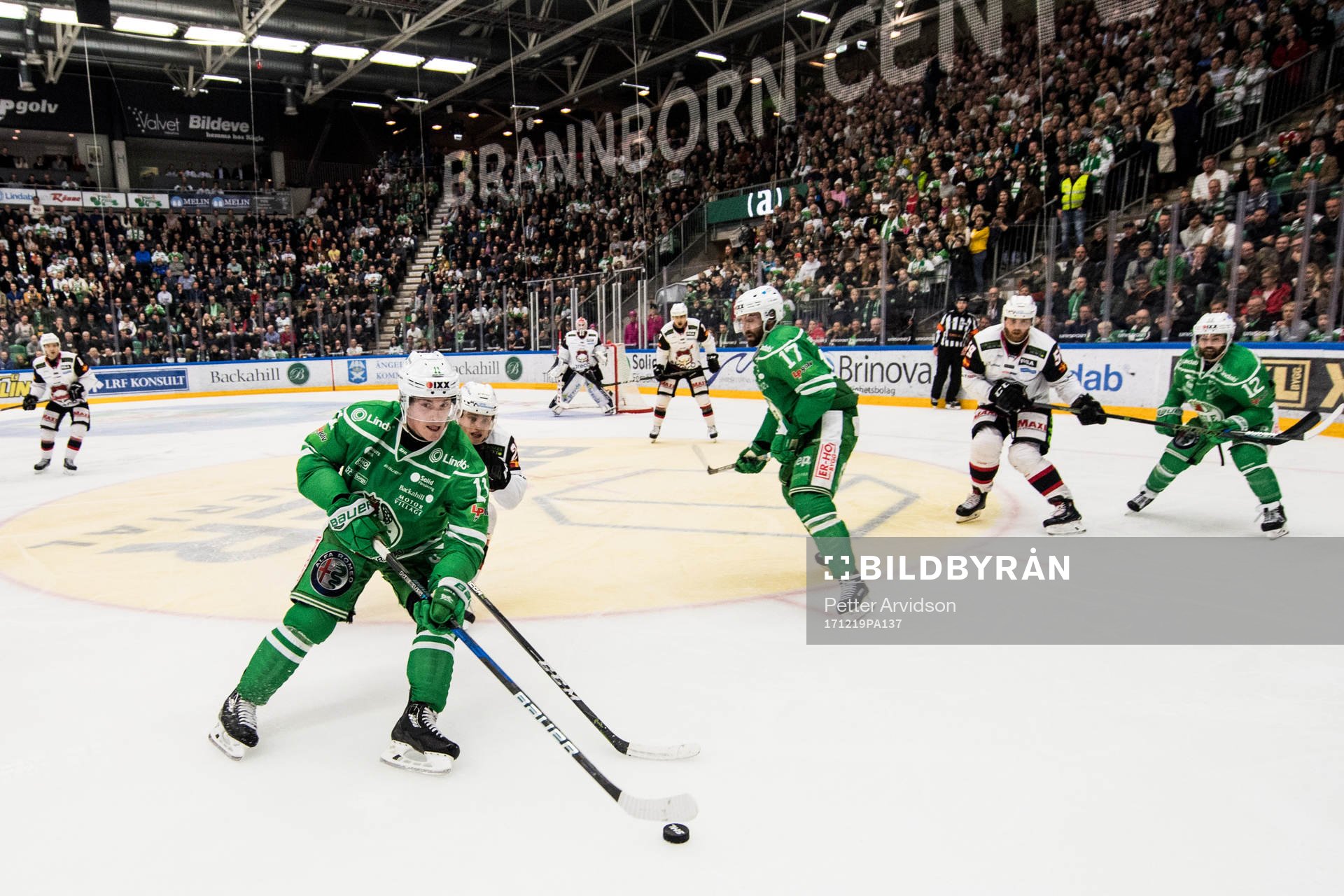 Rögles Bryan Lerg med pucken