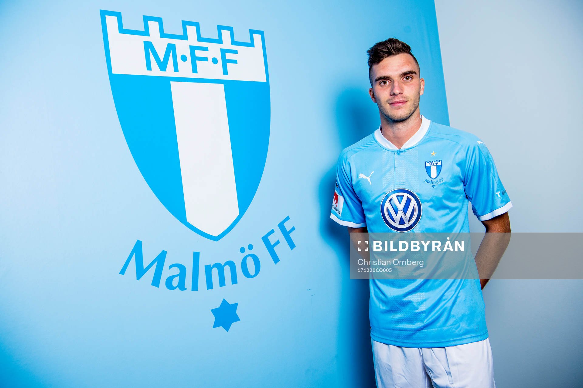 Malmö FF presenterar Egzon Binaku som ny spelare, här