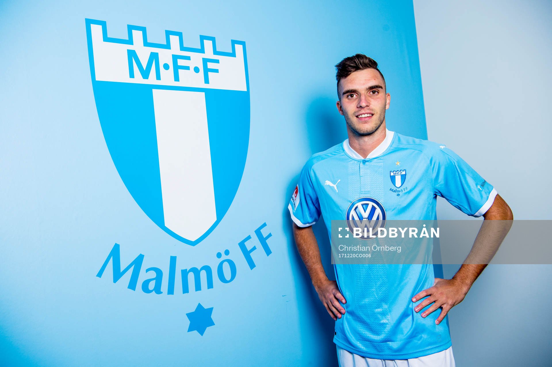 Malmö FF presenterar Egzon Binaku som ny spelare, här