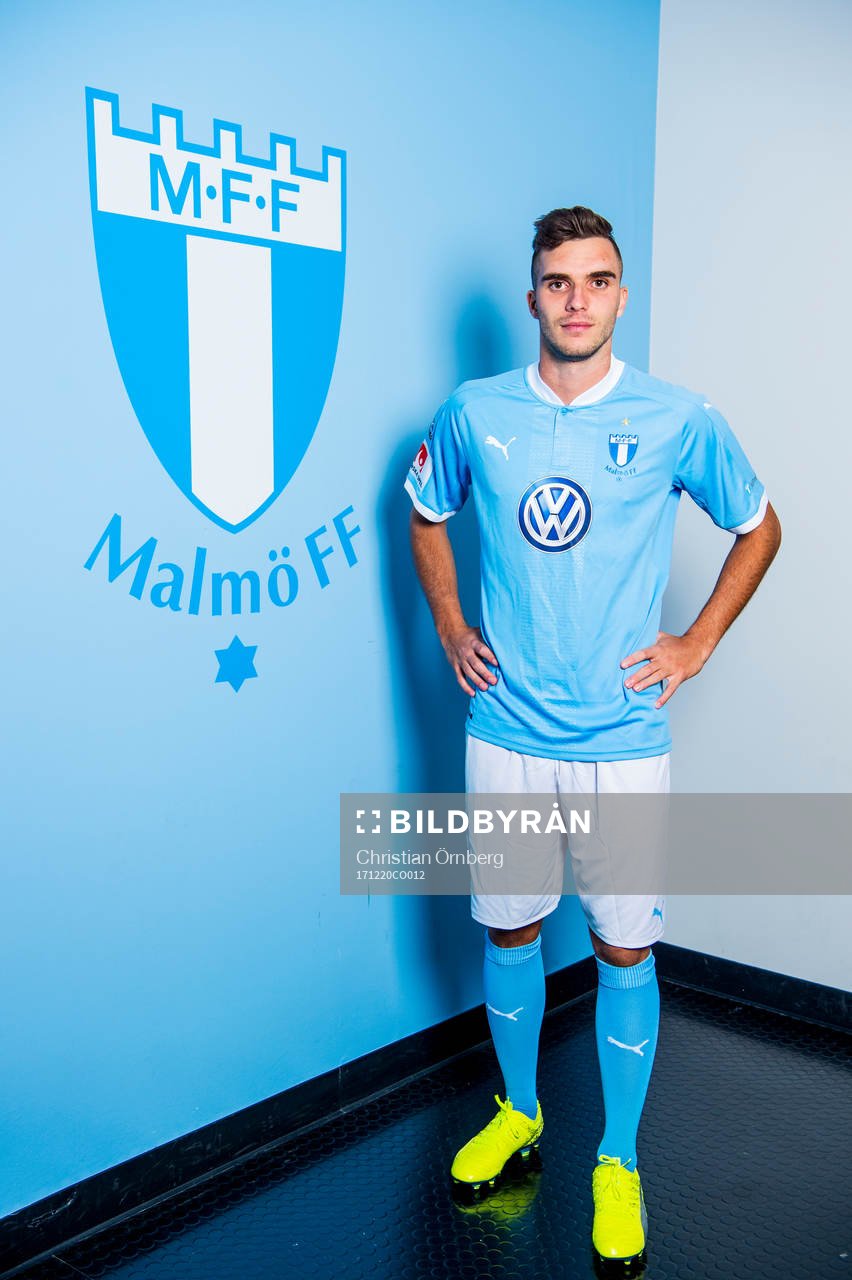 Malmö FF presenterar Egzon Binaku som ny spelare, här