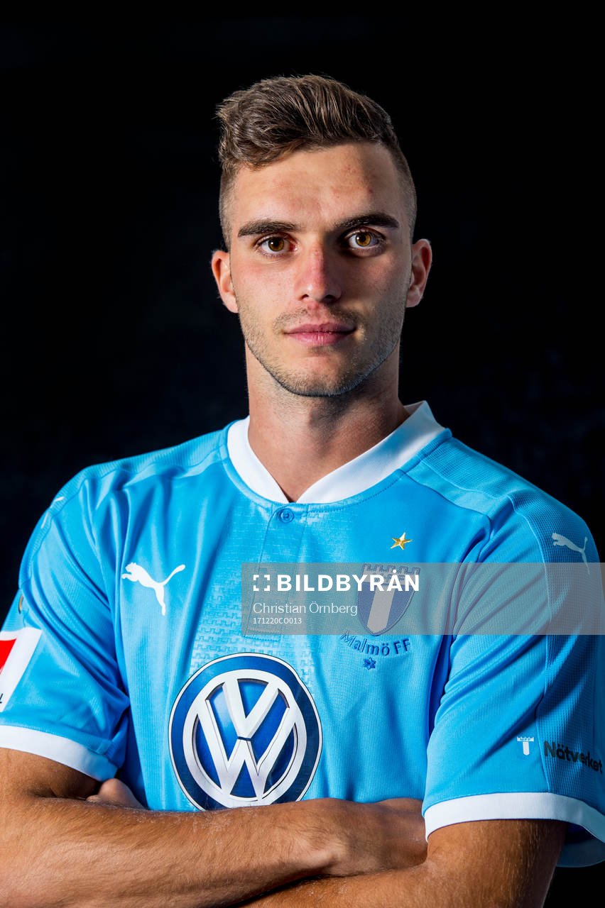 Malmö FF presenterar Egzon Binaku som ny spelare, här