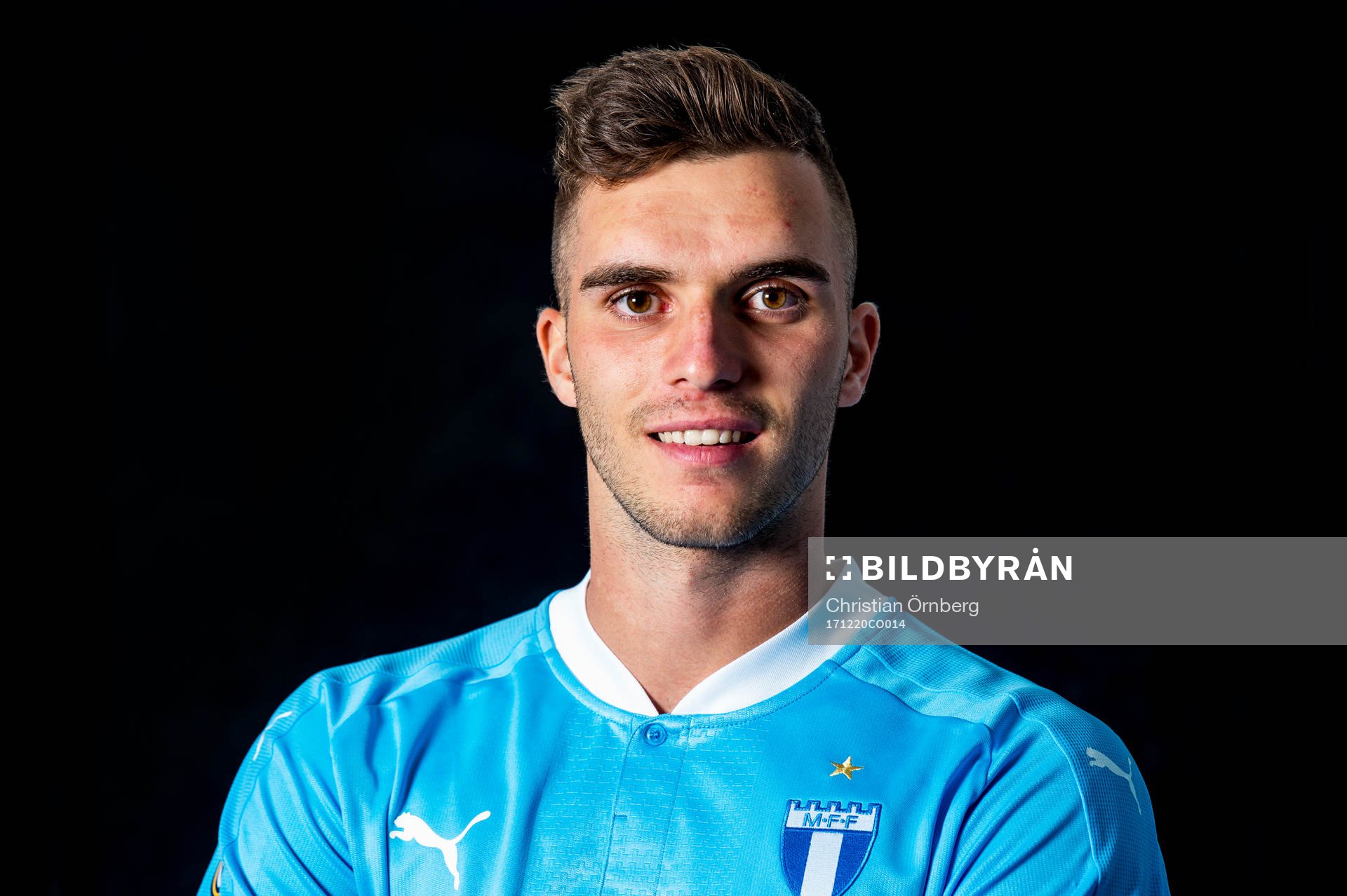 Malmö FF presenterar Egzon Binaku som ny spelare, här