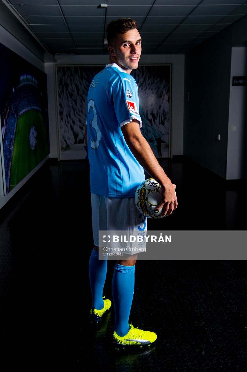 Malmö FF presenterar Egzon Binaku som ny spelare, här