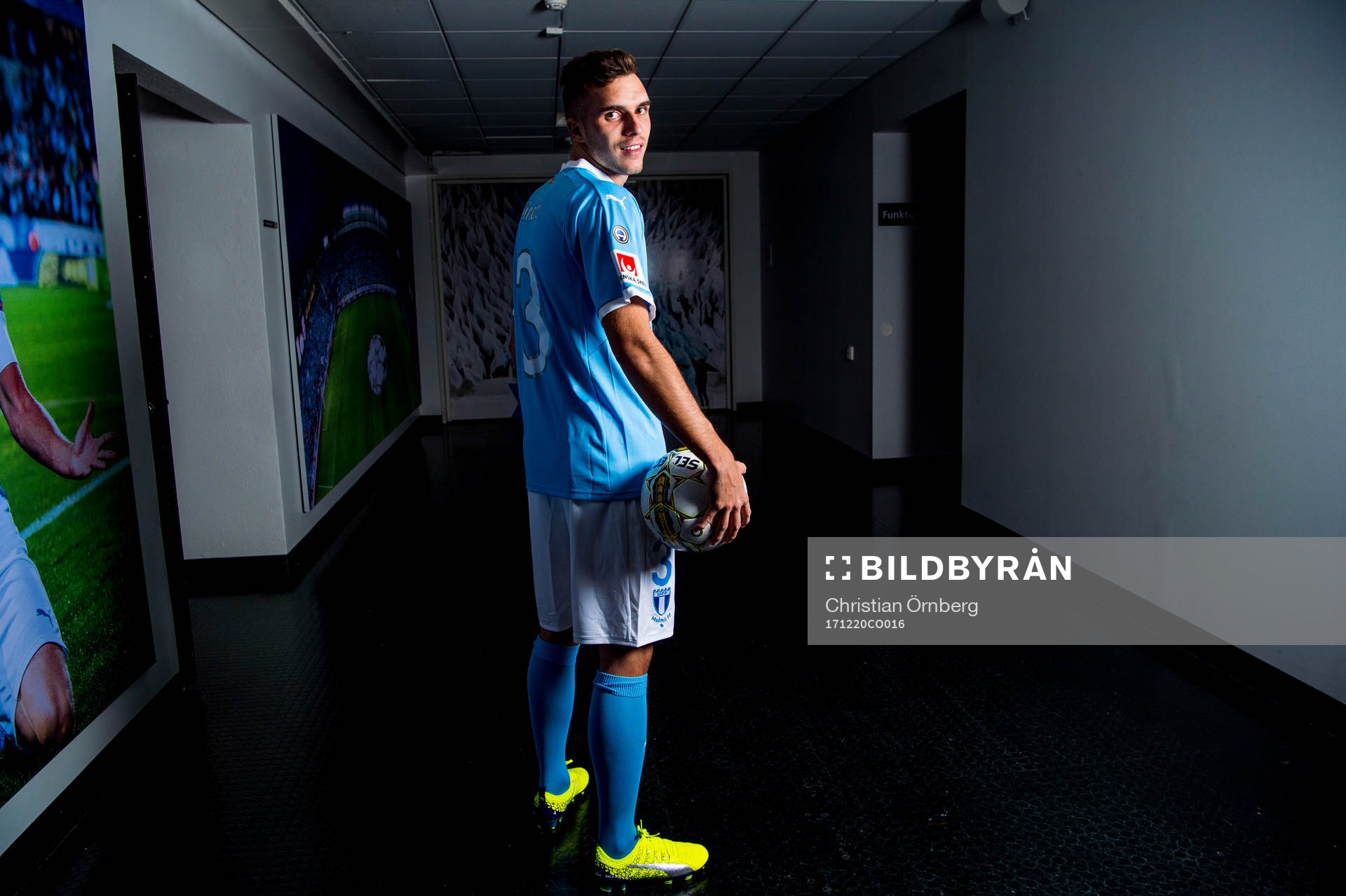 Malmö FF presenterar Egzon Binaku som ny spelare, här