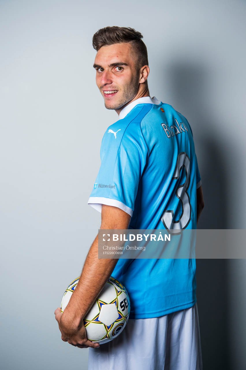 Malmö FF presenterar Egzon Binaku som ny spelare, här